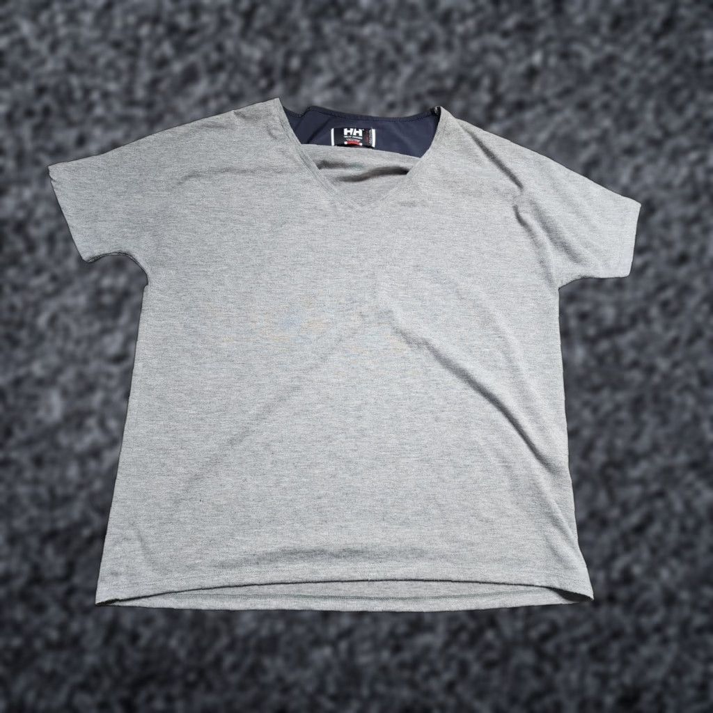 Helly Hansen Helly Hansen Womens L Vented Back T Shirt Shirt Womens L Gray Short Sleeve Activewear Fitness & Yoga 90s/2000s? Size L / US 10 / IT 46 - 1 Thumbnail