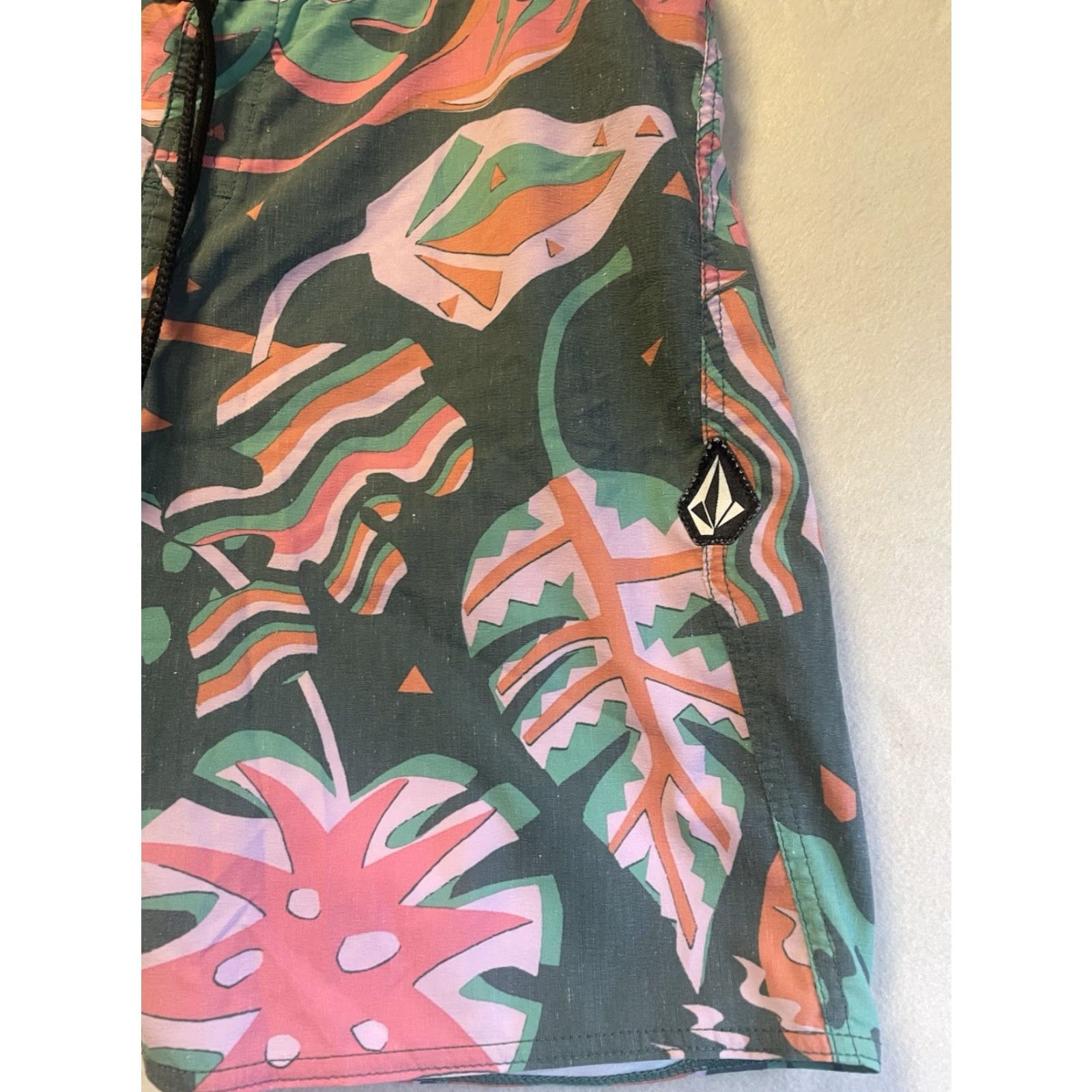 Volcom Volcom Swim Trunks Mens Size 34 Cinch Fly Colorful Leaves Size US 34 / EU 50 - 5 Thumbnail