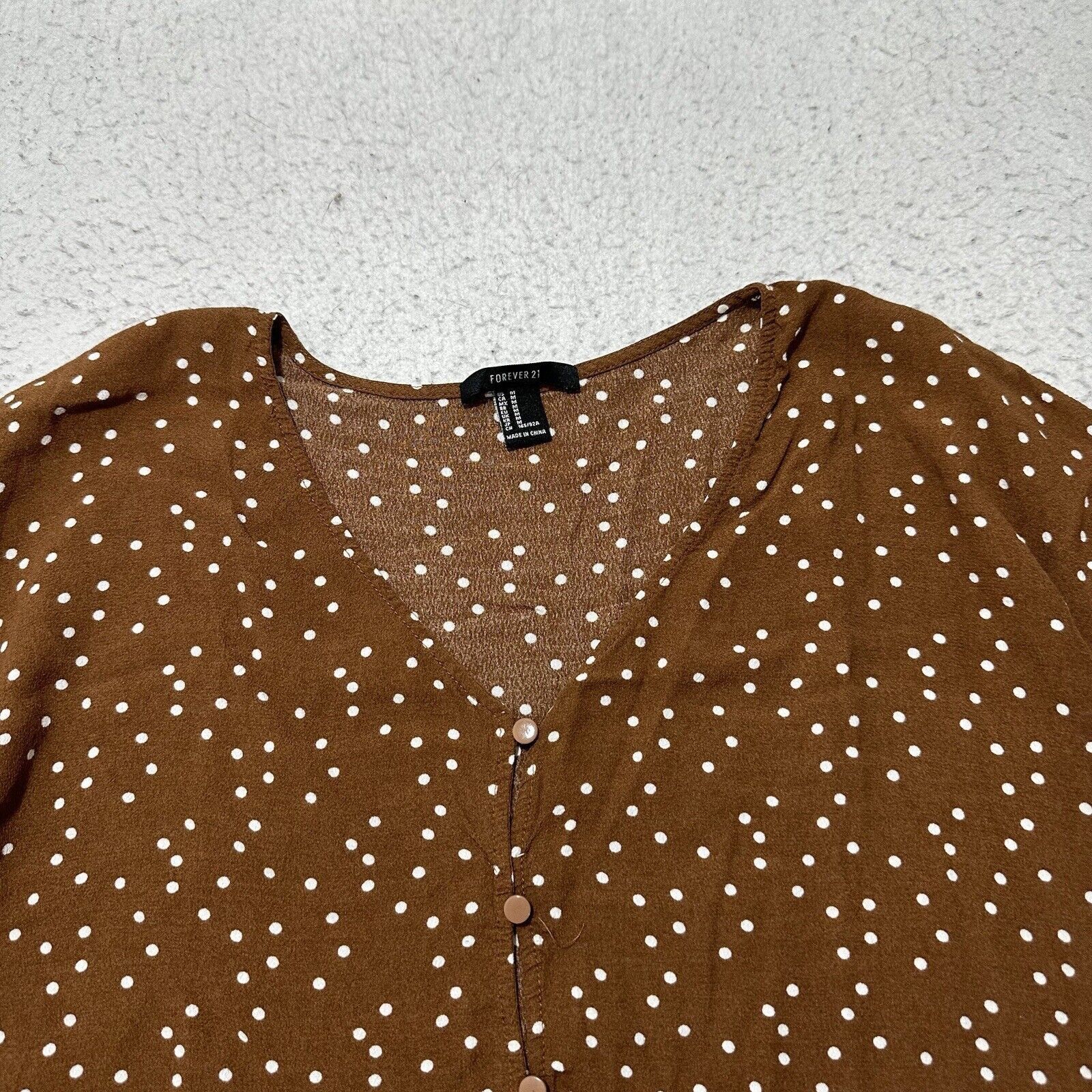 Forever 21 Forever 21 Medium Brown White Polka Dot V-Neck Blouse Size M / US 6-8 / IT 42-44 - 2 Thumbnail