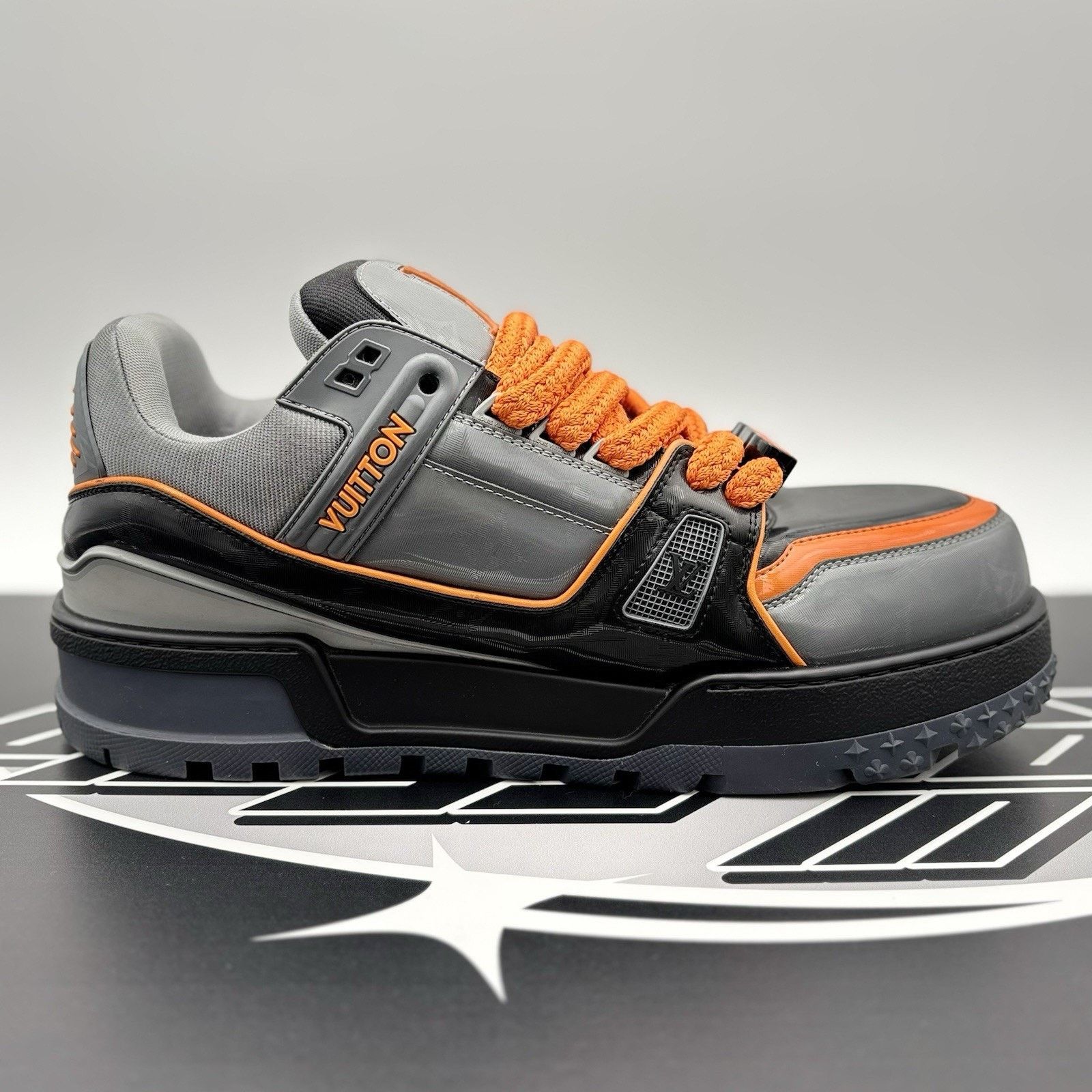 Louis Vuitton 11-11.5 Louis Vuitton Maxi ' Black, Orange ' | SUPER CLEAN! Size US 11.5 / EU 44-45 - 13 Thumbnail