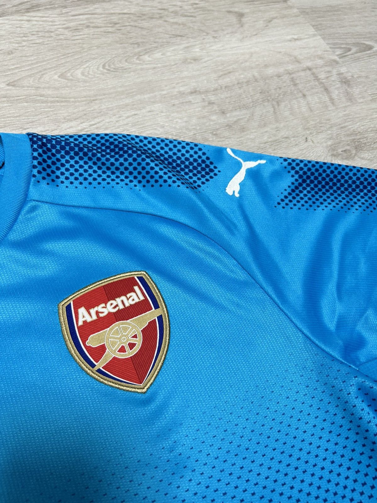 ARSNL × Puma Puma Jersey FC ARSENAL LONDON 2017/18 size M Size US M / EU 48-50 / 2 - 5 Thumbnail
