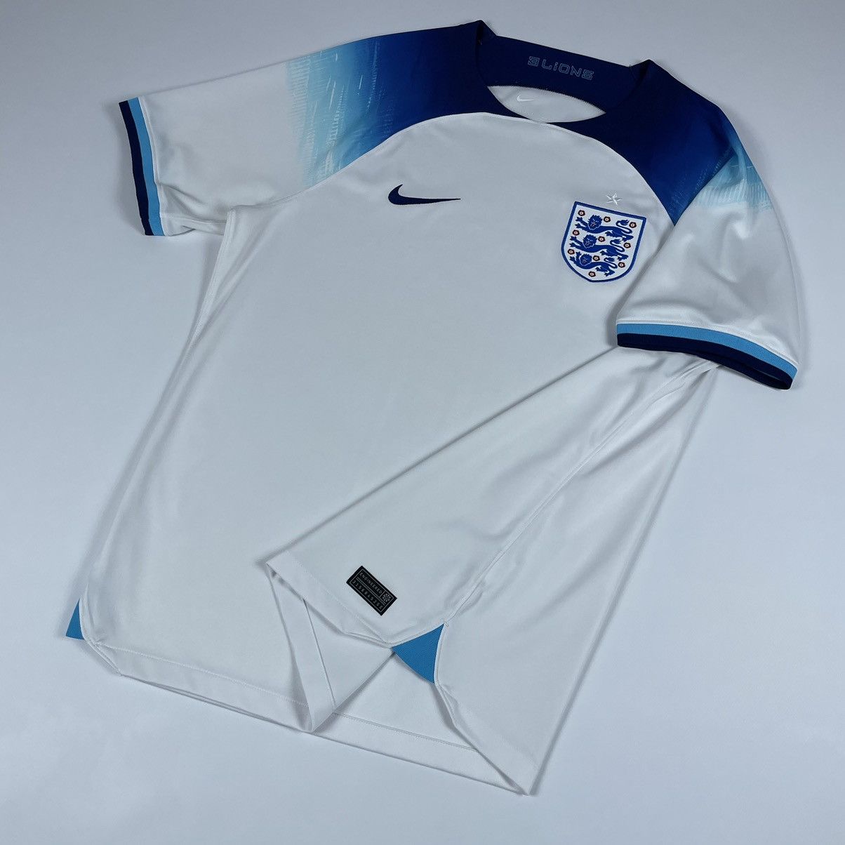 Nike Nike England Home Soccer Jersey Football T-shirt Size US L / EU 52-54 / 3 - 6 Thumbnail