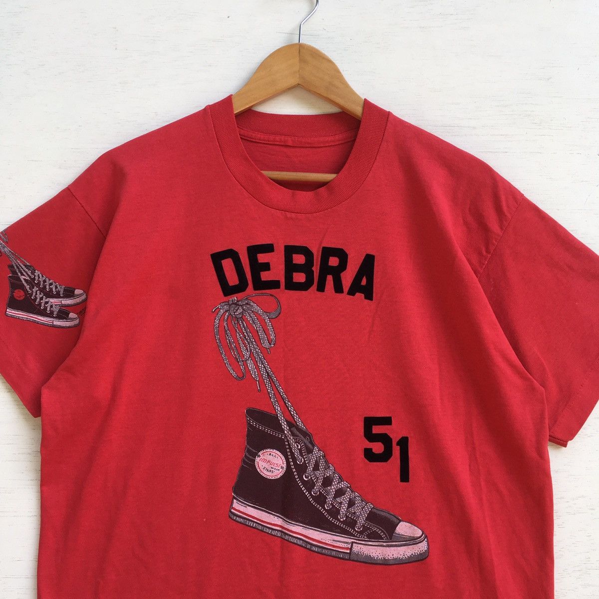 Vintage Vintage Debra 51 Impulse Hanging Shoes Tee Size US L / EU 52-54 / 3 - 3 Thumbnail