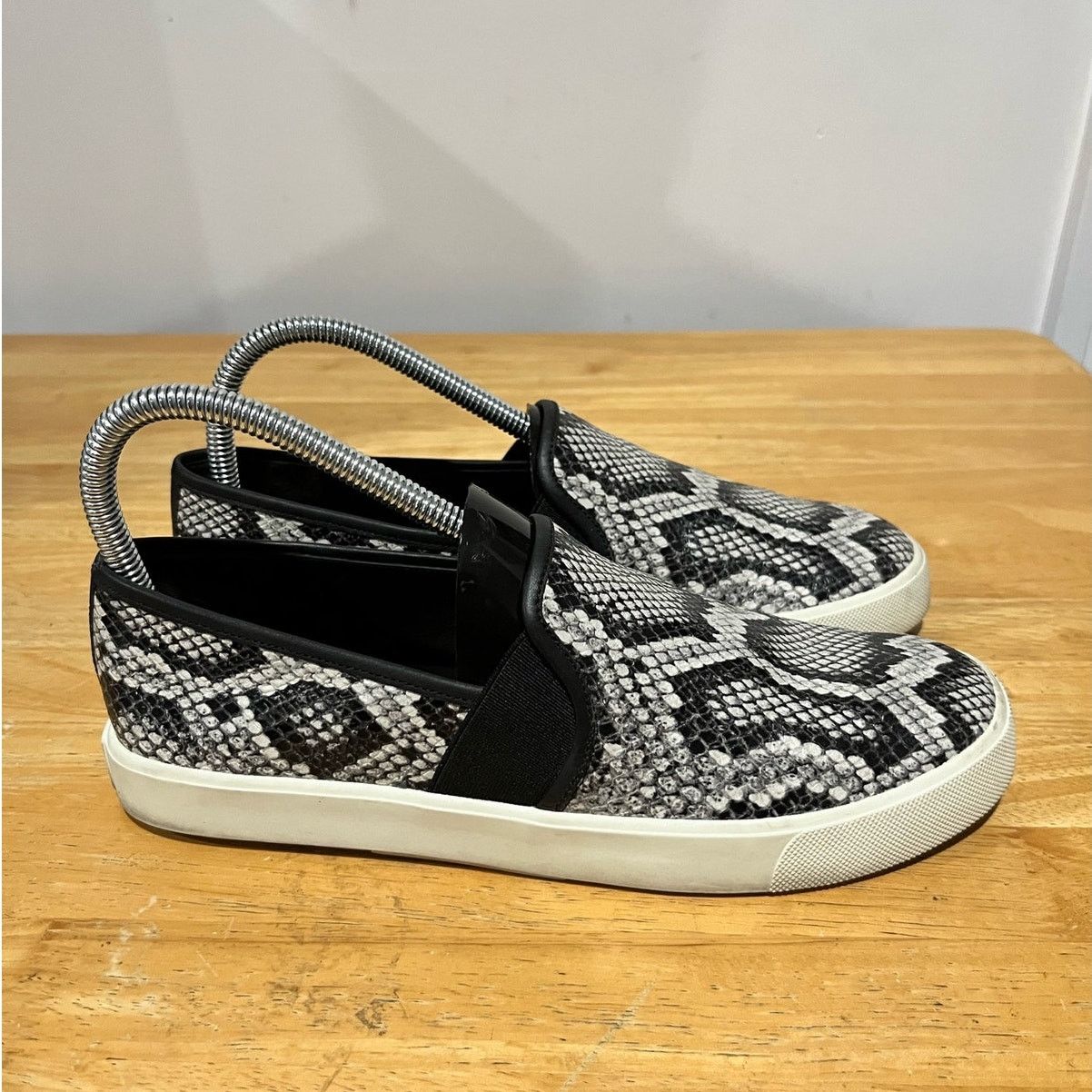Vince Vince Slip On Shoes Womens 7 Gray Leather Snake Print Casual Size US 7 / IT 37 - 3 Thumbnail