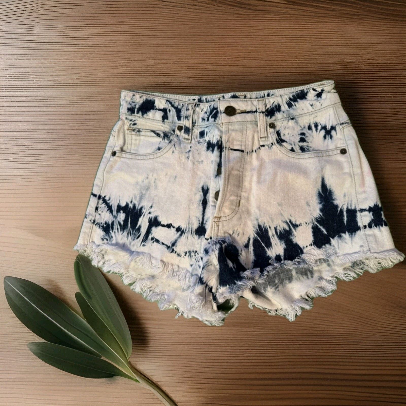 Guess VTG Guess Mid Rise Acid Wash Button Fly Size 27 Distressed Size 27" / US 4 / IT 40 - 2 Thumbnail