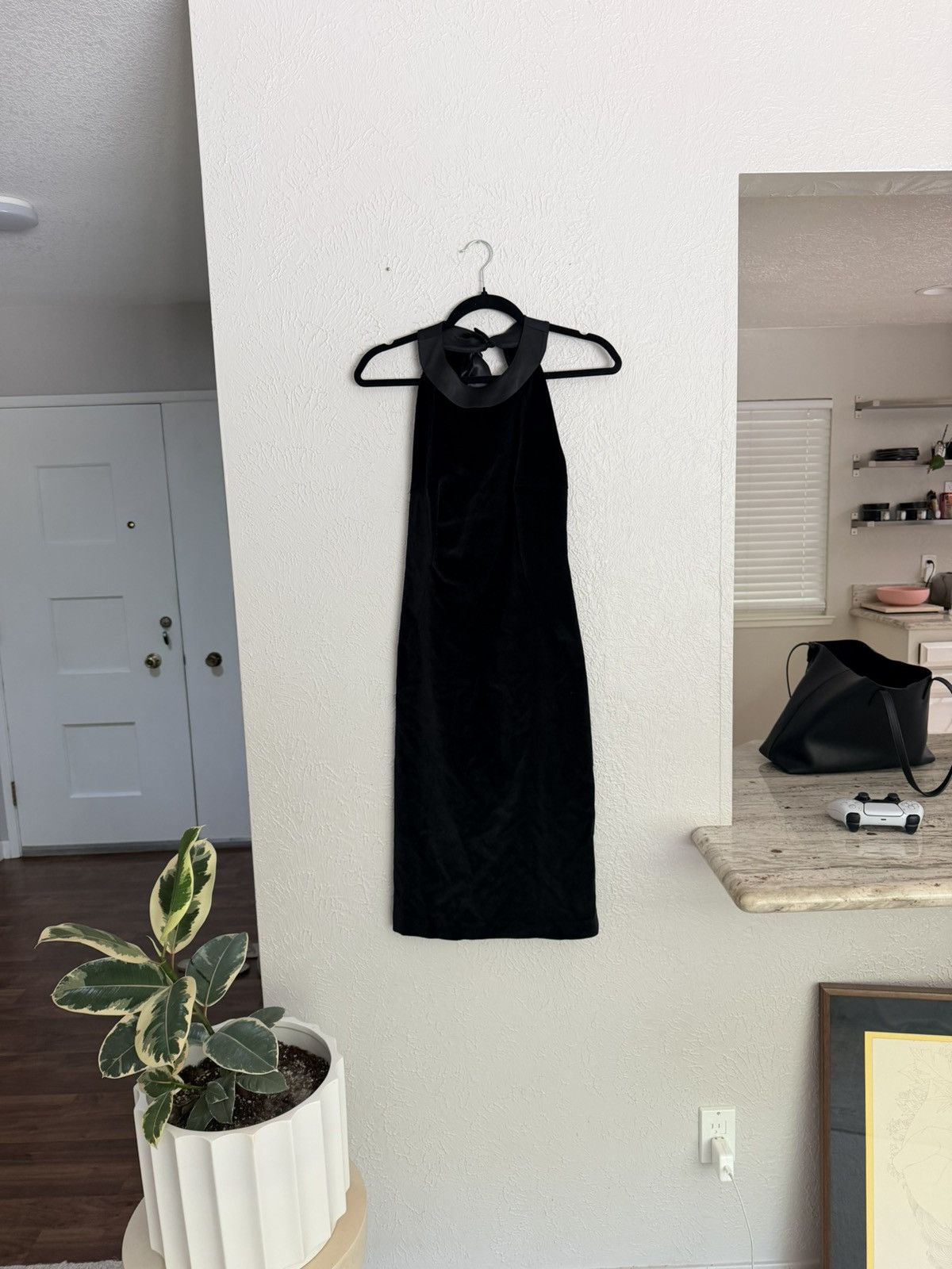 Tara Jarmon Tara Jarmon 90s black velvet open back halter mini dress Size S / US 4 / IT 40 - 24 Thumbnail