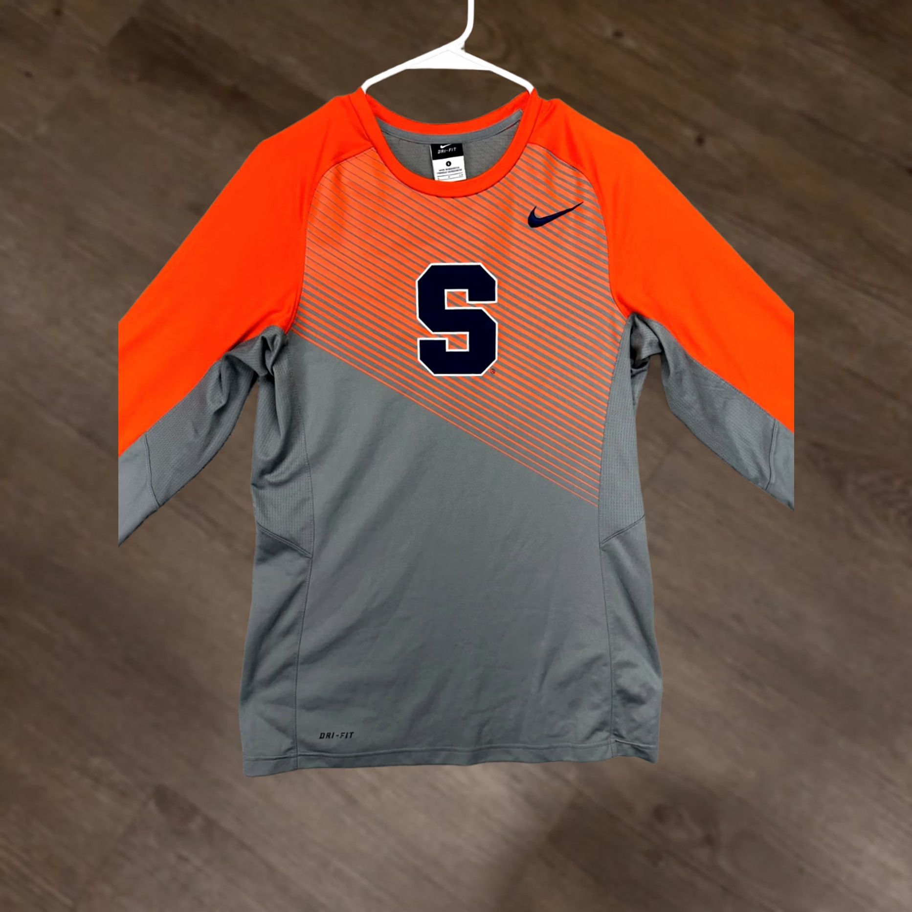 Nike Nike Shirt Mens Small Dri-Fit Orange Grey Colorblock Athletic Syracuse Orange Shirt Mens Small Nike Dri-FIT Colorblock Crew Neck Long Sleeve Athletics Size US S / EU 44-46 / 1 - 1 Thumbnail