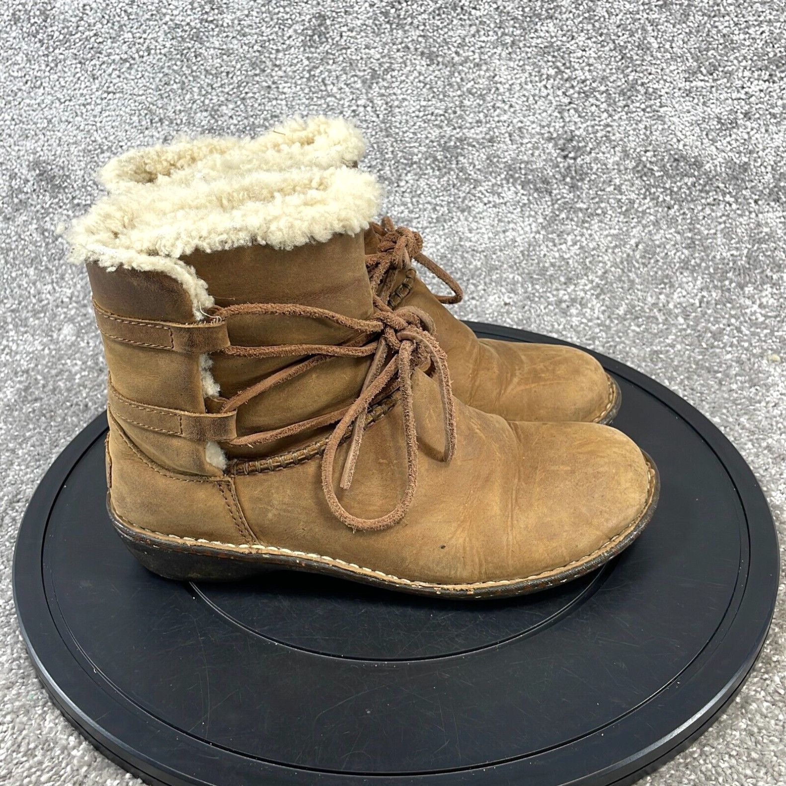 Ugg fashion boots for womens size 9