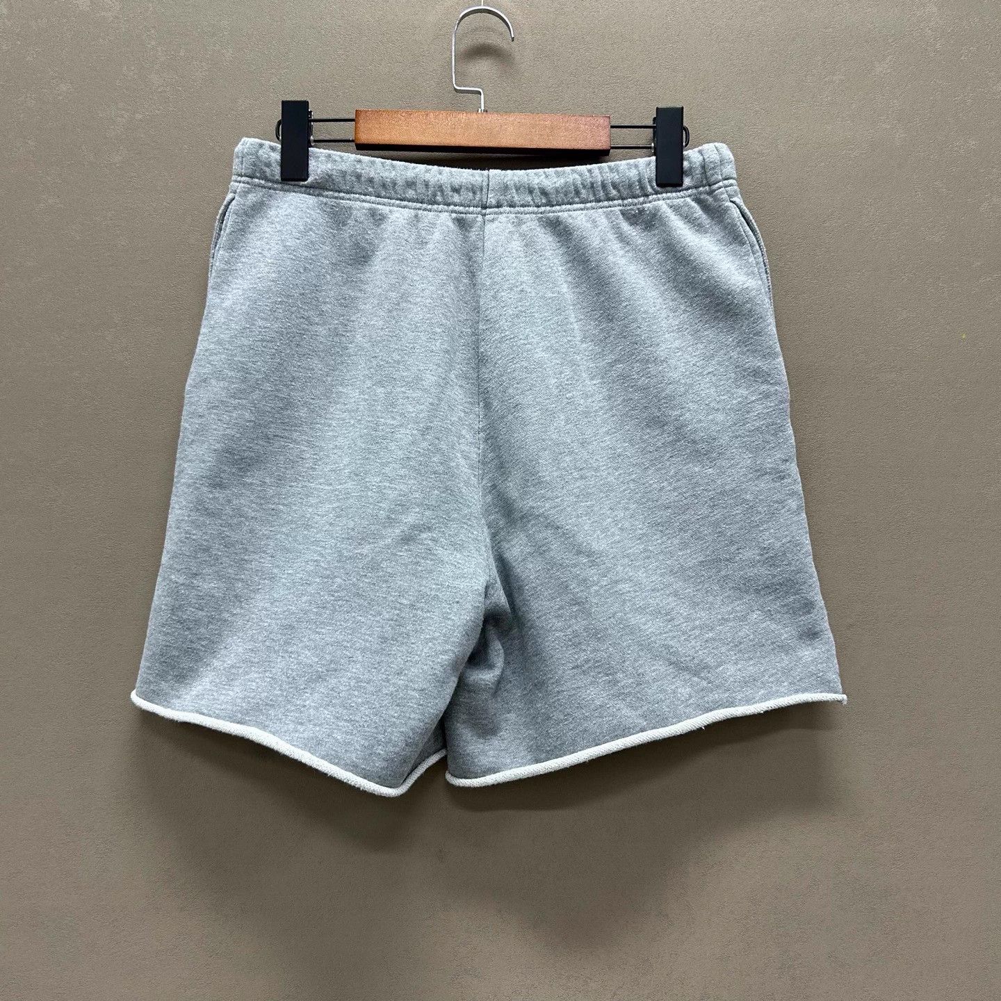 Celine CELINE gray raw hem shorts M NWOT ys002606 Size 27" / US 4 / IT 40 - 2 Thumbnail