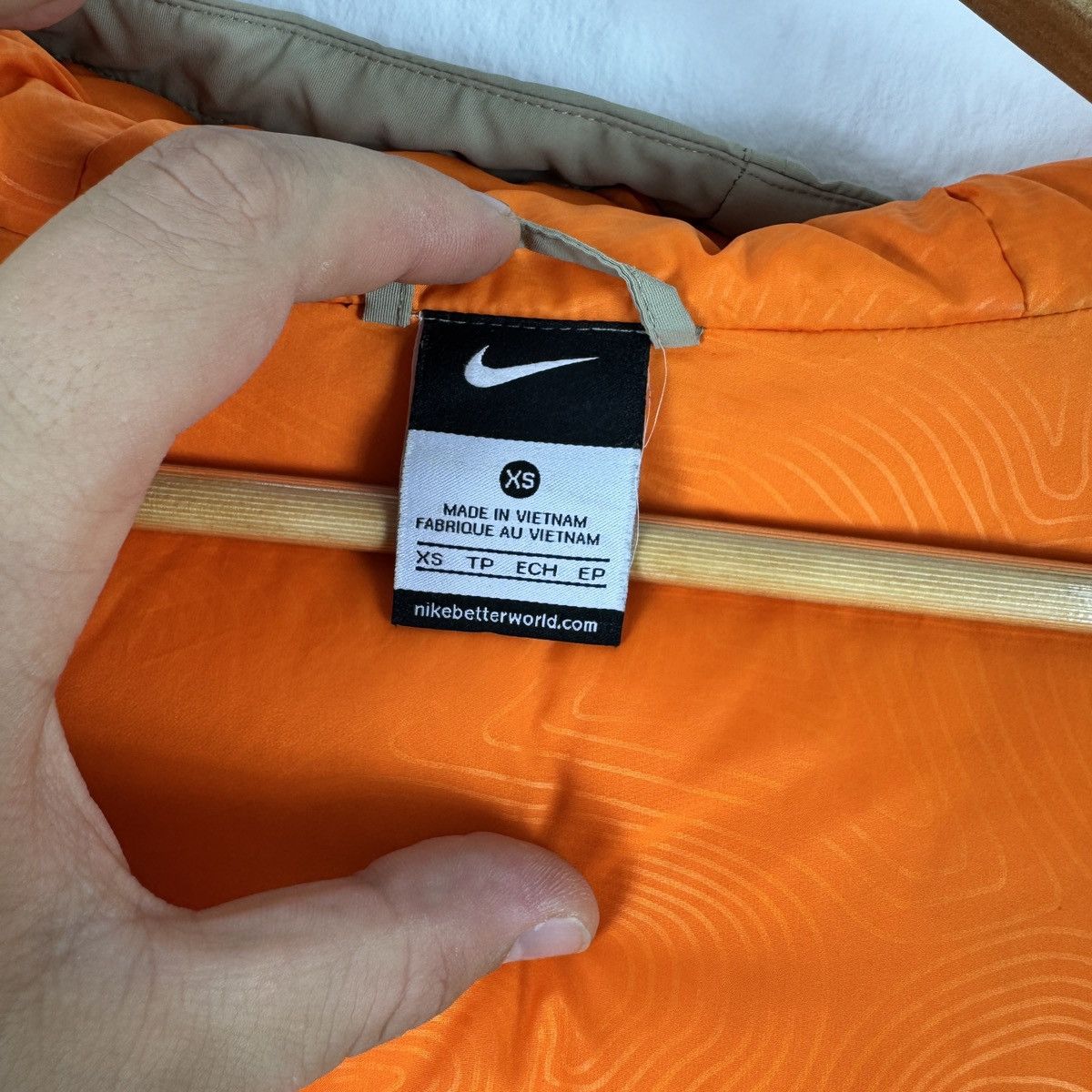 Nike Men’s Nike Nylon Puffer 550 Down Beige Hooded Jacket Size S Size US S / EU 44-46 / 1 - 12 Thumbnail