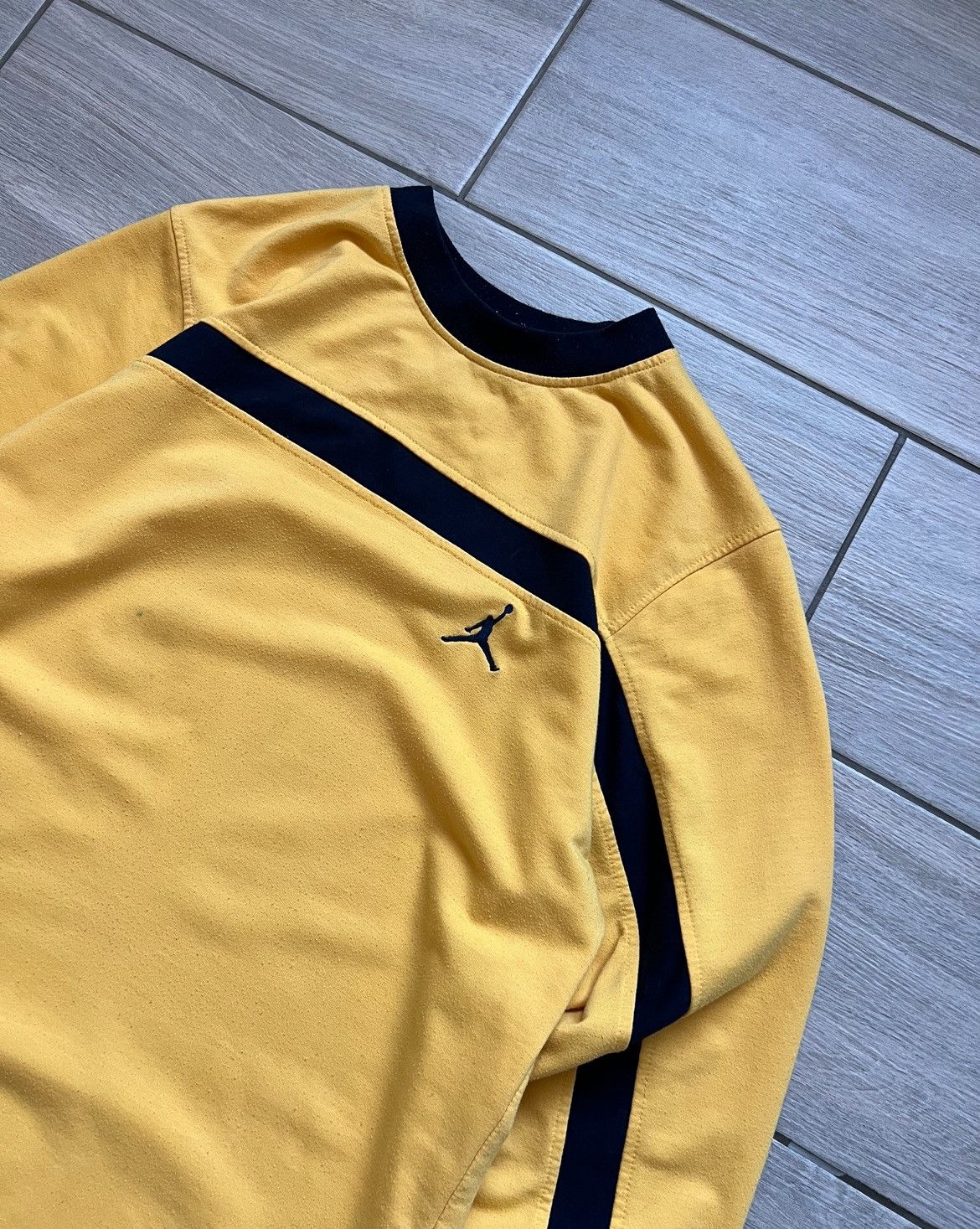 Jordan Brand Vintage Nike Air Jordan Longsleeve Mini Logo Y2K Size US L / EU 52-54 / 3 - 3 Thumbnail