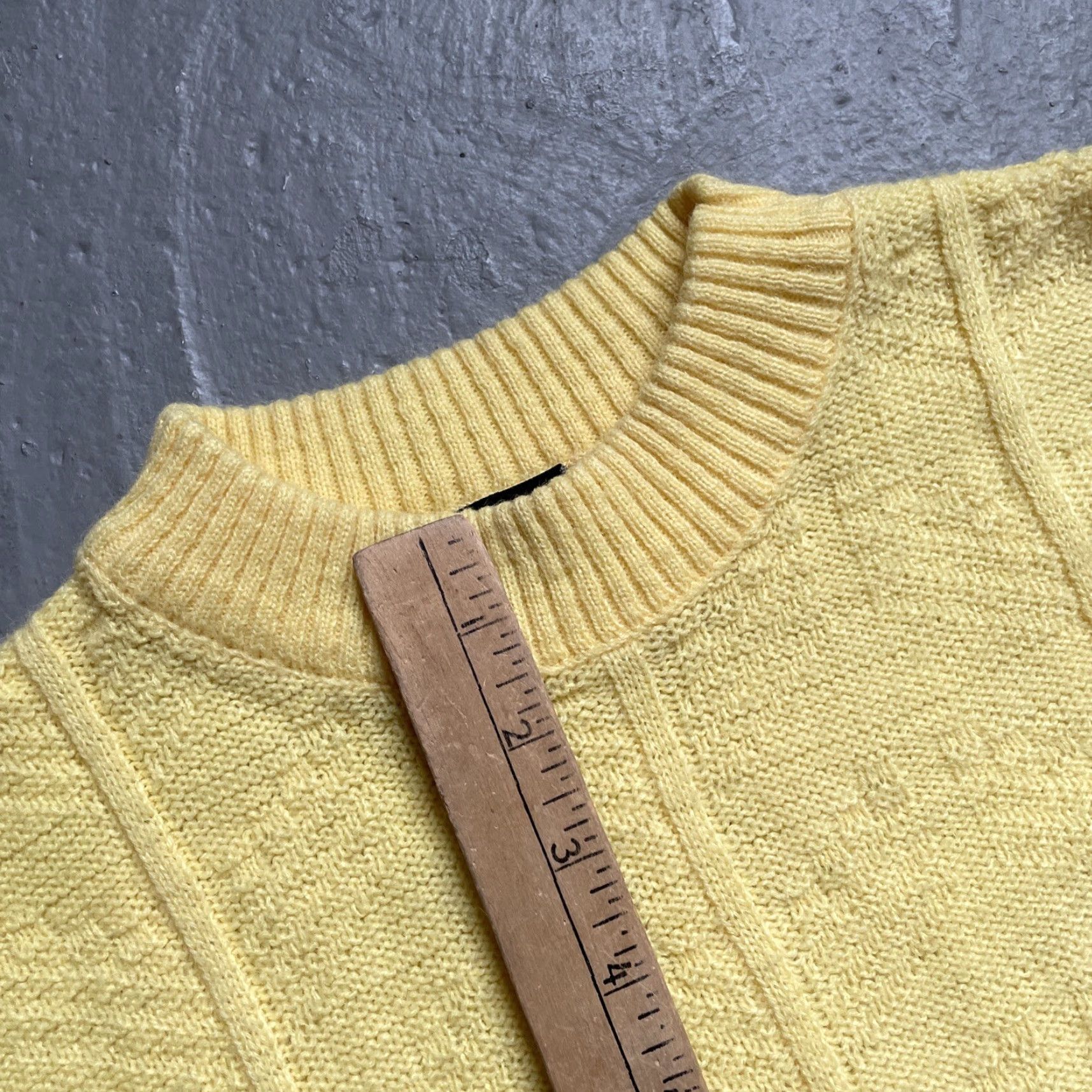 Vintage VINTAGE Towncraft Acrylic Knit Pattern S/S Sweater Mock Neck XL Unisex Adults Yellow 60s 70s Americana Preppy Rockabilly Mod Pullover Knit Mens Womens Size US XL / EU 56 / 4 - 4 Thumbnail