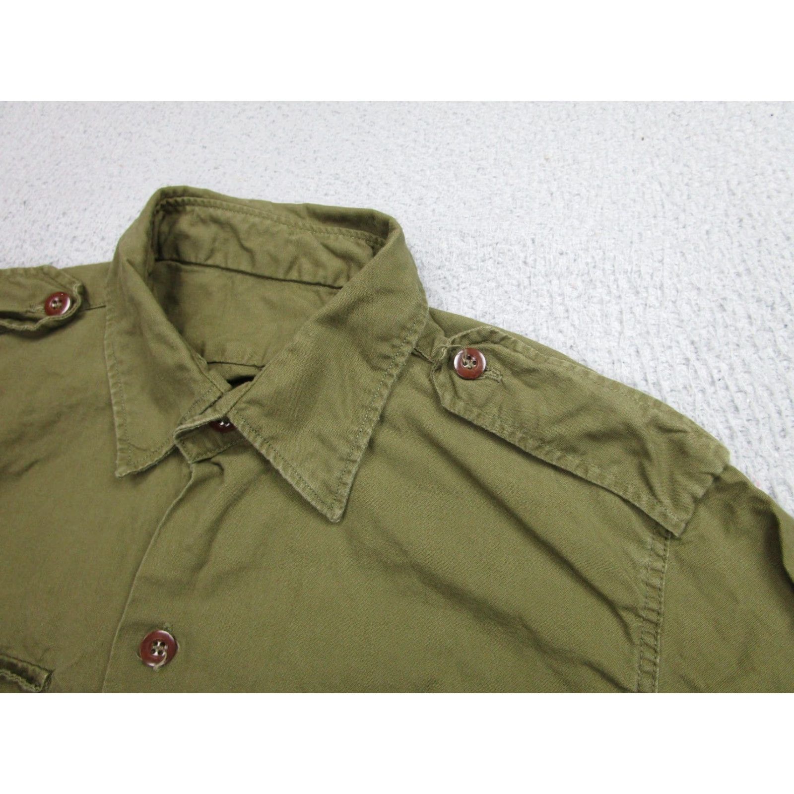 Olive VINTAGE Military Field Shirt Mens Medium Olive Green Epaulet Utility Sanforized Long Sleeve Button-Up Shirt Mens Medium Green military Size US L / EU 52-54 / 3 - 3 Thumbnail