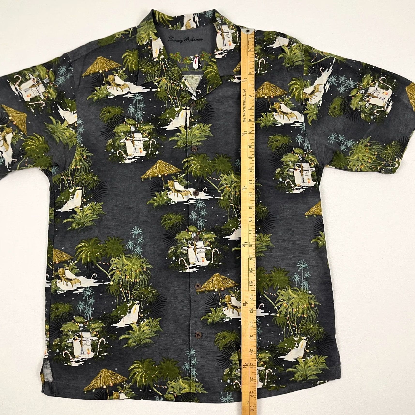 Tommy Bahama VINTAGE Tommy Bahama Shirt Mens Medium Christmas Penguins Hawaiian Cruise Vacation Prep Size US M / EU 48-50 / 2 - 3 Thumbnail