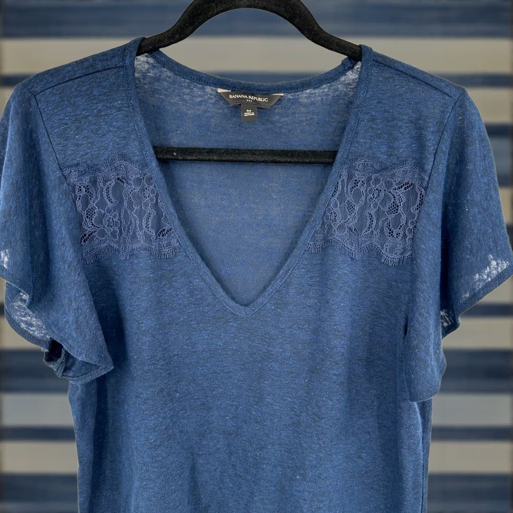 Banana Republic VINTAGE Banana Republic Navy Blue Lace Trim V-Neck Flutter Sleeve Linen Blend Top M Size M / US 6-8 / IT 42-44 - 1 Thumbnail
