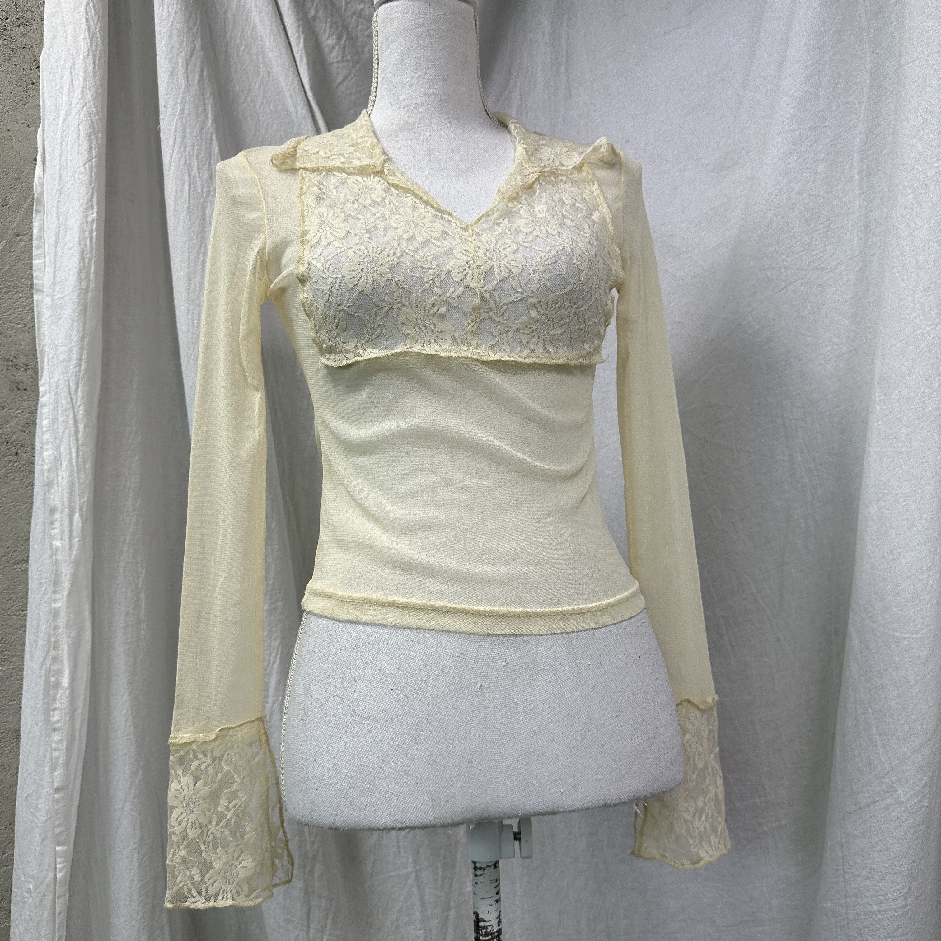 Vintage Vintage Avant Garde Preppy Sheer Lace 00s Longsleeve Blouse Size S / US 4 / IT 40 - 1 Thumbnail