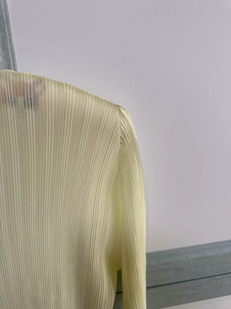 Issey Miyake Issey Miyake size:3 Light yellow pleated round-neck half-s Size XS / US 0-2 / IT 36-38 - 3 Thumbnail