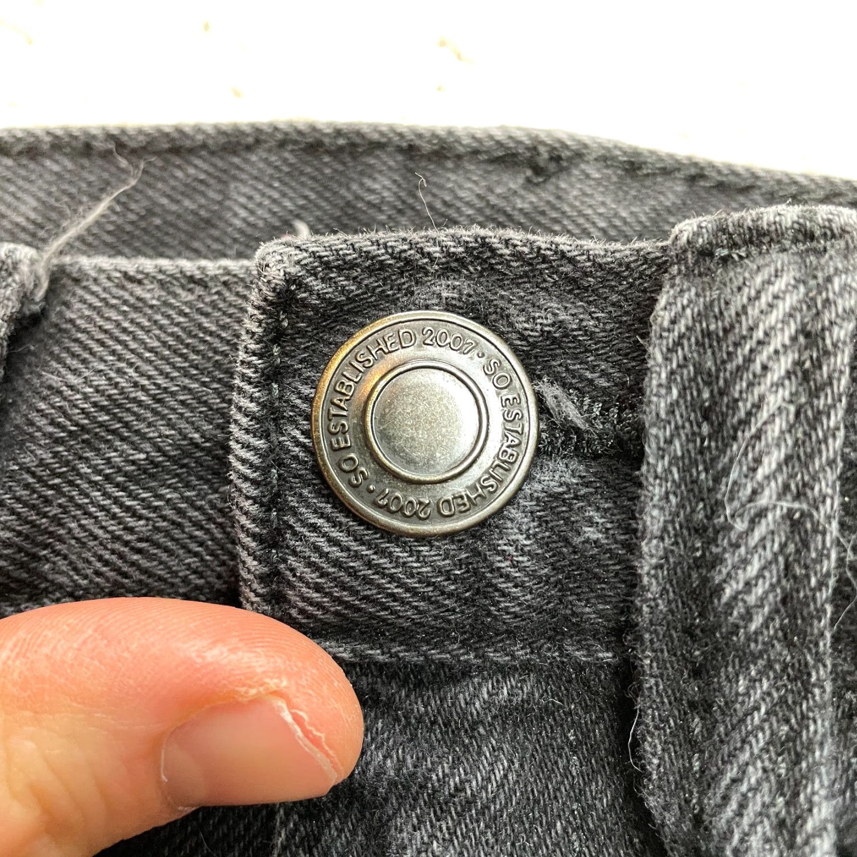 Vintage SO Distressed Mom Jeans Juniors 0 Black Denim High Rise Slim Fit 26x26 Solid Jeans Womens Size 26" / US 2 / IT 38 - 7 Thumbnail