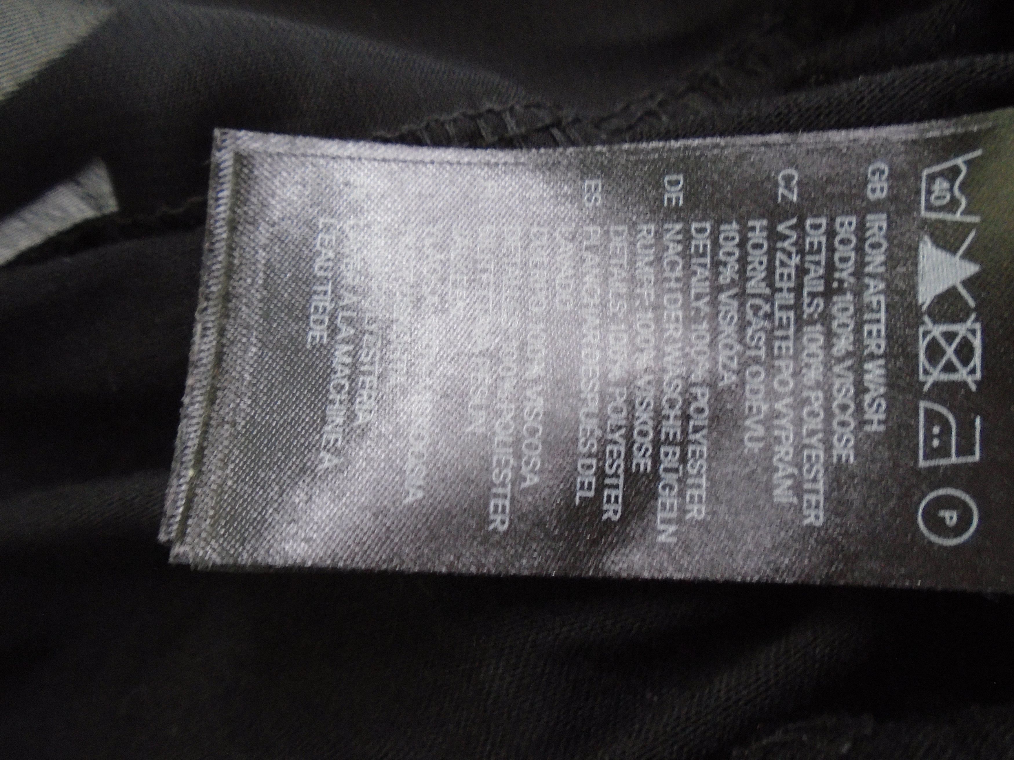 H&M Women's Tank Tops H&M. Color: Black. Size: XS. Size XS / US 0-2 / IT 36-38 - 12 Thumbnail