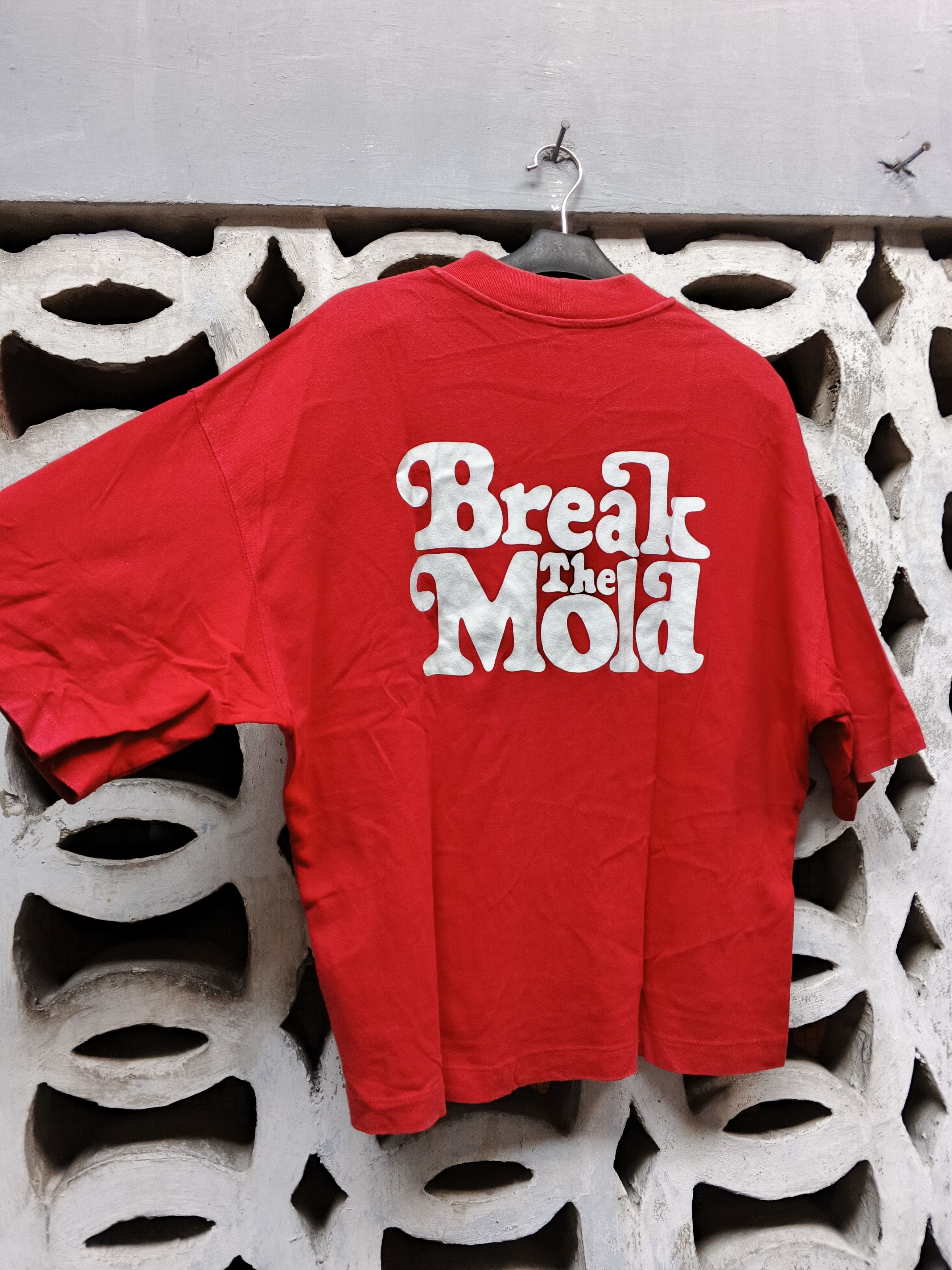 Uniqlo × Verdy Verdy Break The Mold Size US M / EU 48-50 / 2 - 1 Thumbnail