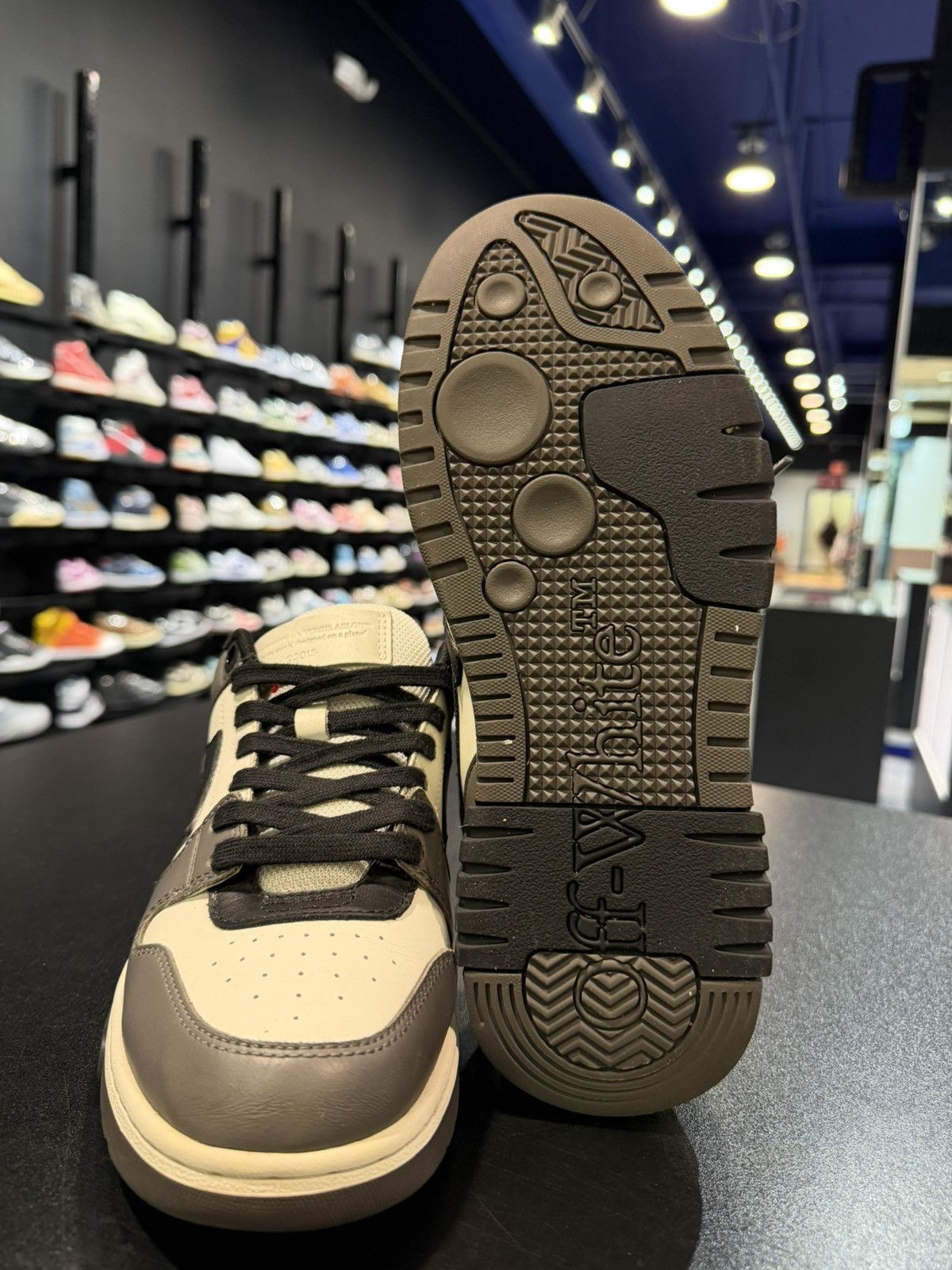 Off-White Size 9w/39EU - Off-White Out Of Office Dark Grey Low Tops Size US 9 / IT 39 - 9 Thumbnail