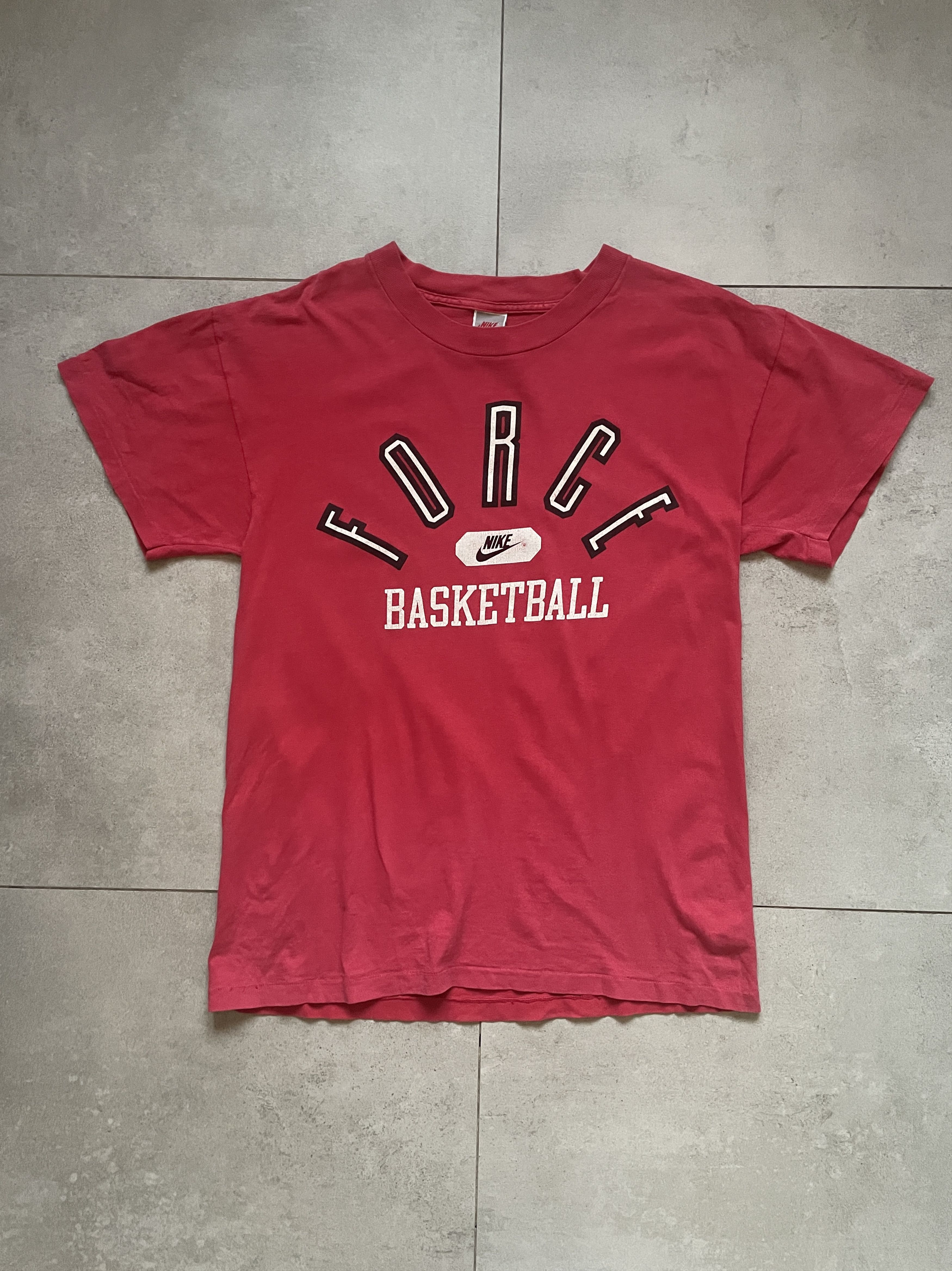 Nike VINTAGE 80S NIKE FORCE BASKETBALL WASHED RED TEE Size US L / EU 52-54 / 3 - 1 Thumbnail