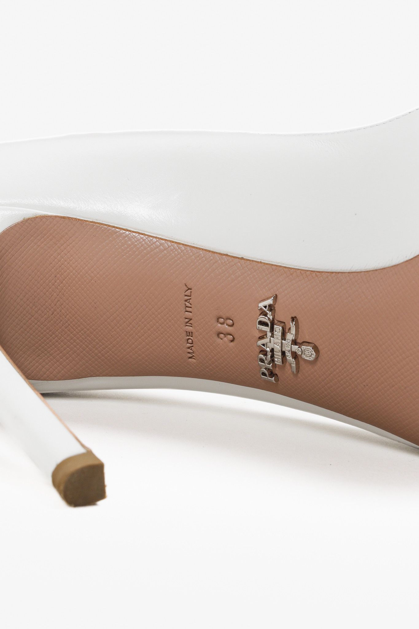 Prada Prada White Leather Pointed Toe Pumps Size US 7.5 / IT 37.5 - 8 Thumbnail