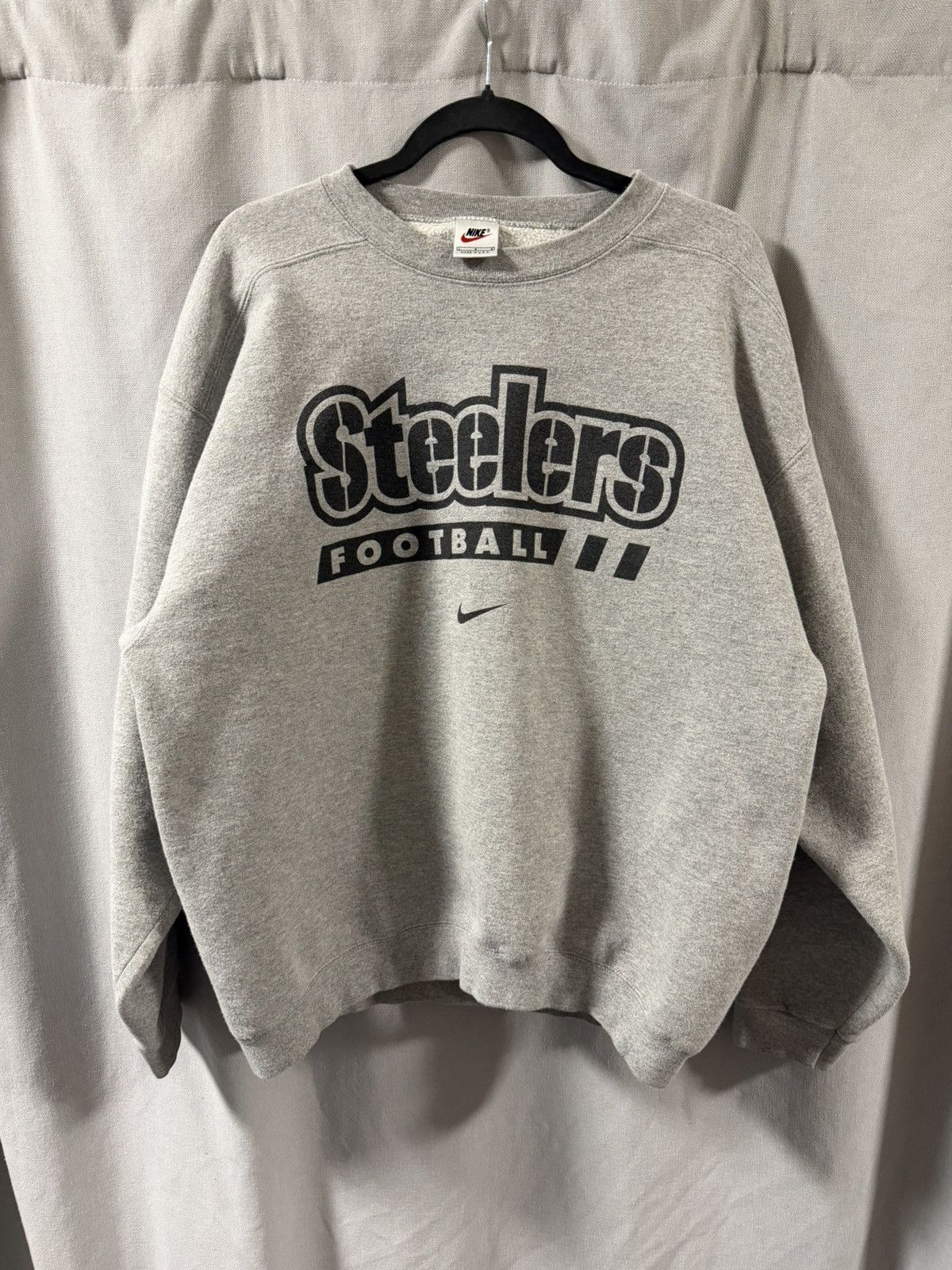 Nike Vintage Nike center swoosh Pittsburgh Steelers sweatshirt Size US L / EU 52-54 / 3 - 1 Thumbnail
