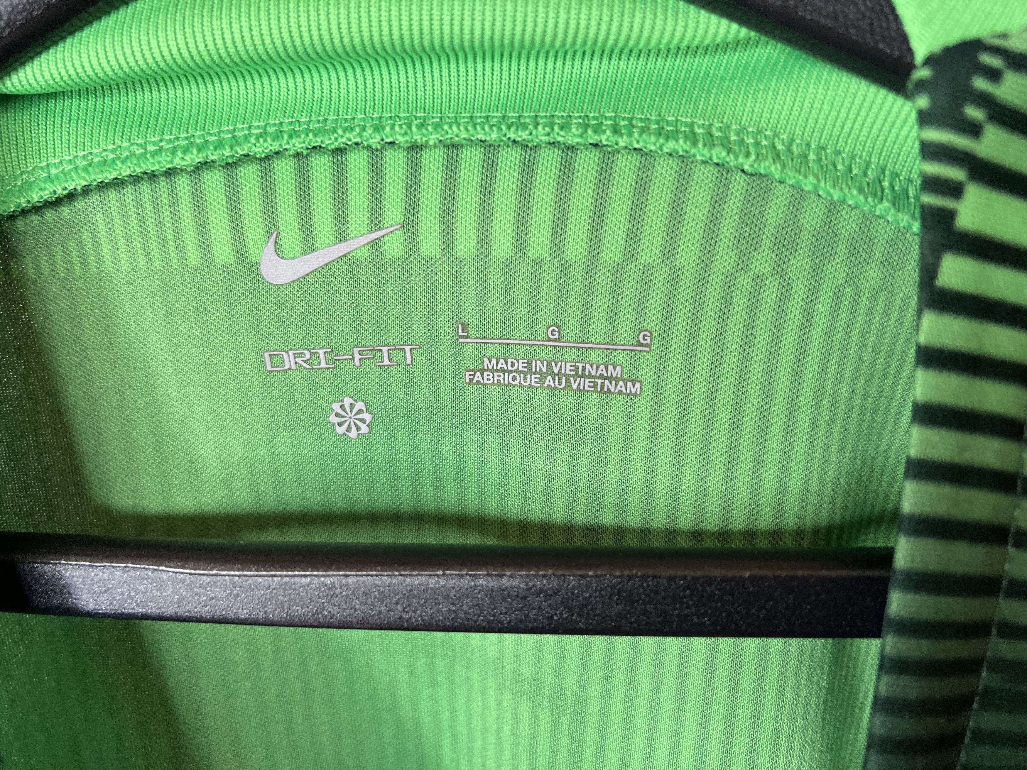 Nike LIVERPOOL 2023 2024 TRAINING FOOTBALL SHIRT SOCCER JERSEY Size US L / EU 52-54 / 3 - 4 Thumbnail