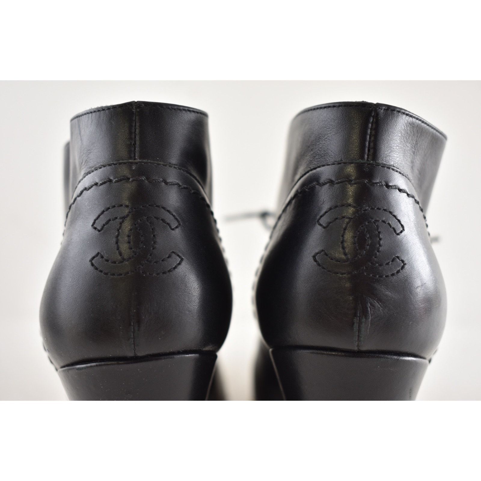 Chanel Chanel Black Leather Chain CC Lace Up Ankle Wedge Boot 38.5 Size US 8.5 / IT 38.5 - 17 Thumbnail