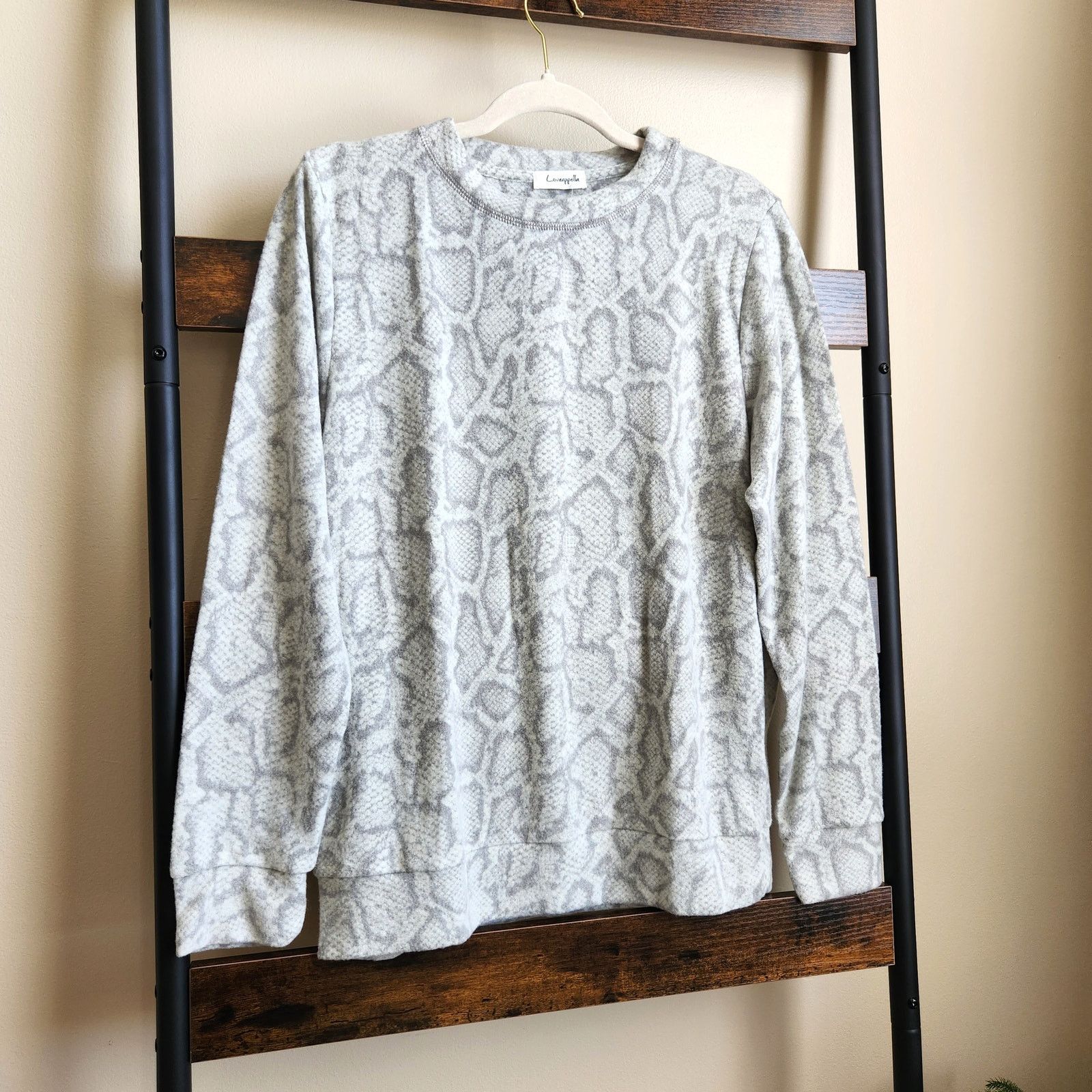 The Unbranded Brand Loveappella Women Gray Snake Print Relaxed Sweater Size S Size S / US 4 / IT 40 - 3 Thumbnail