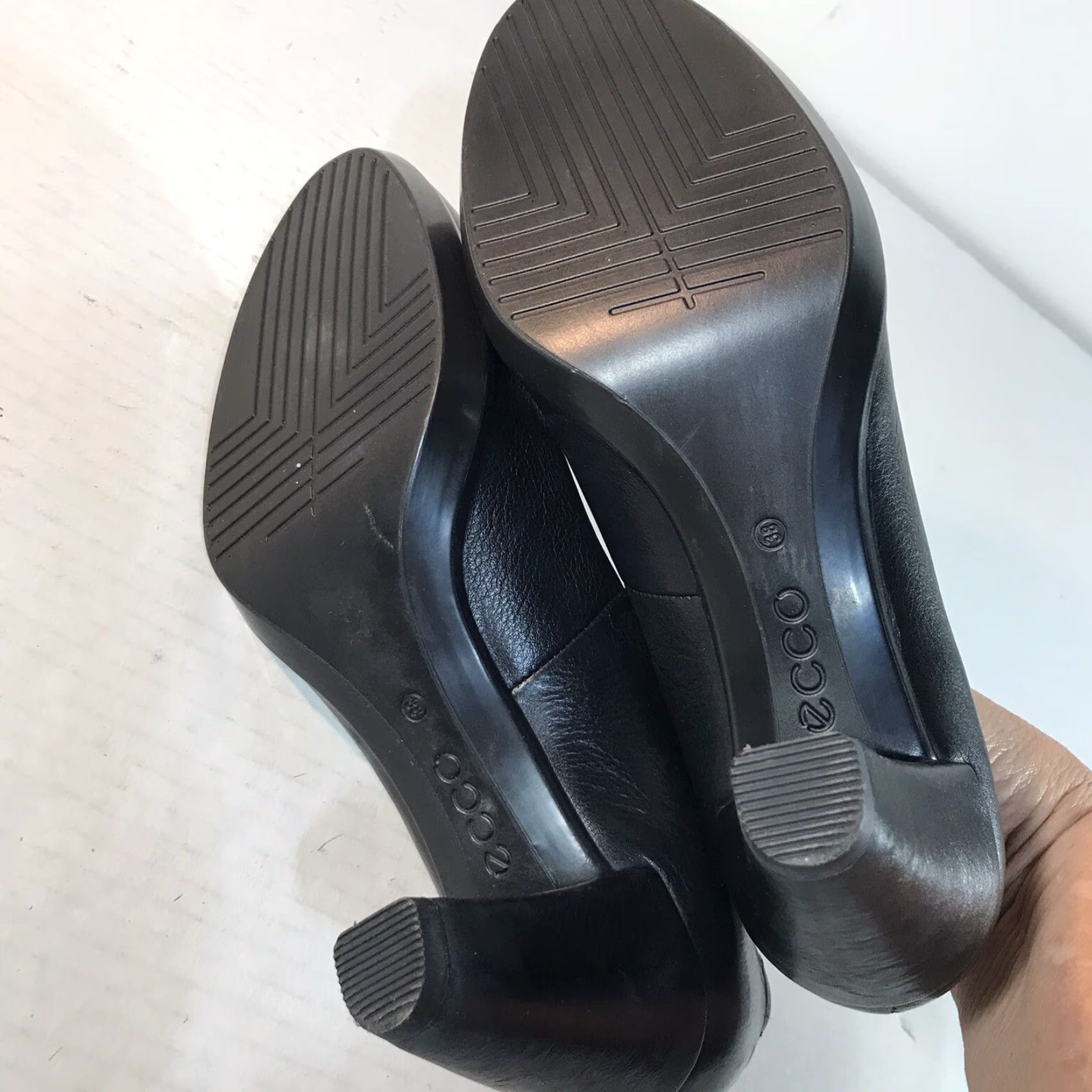 Ecco ECCO Black Leather Block Heels Women Size 7 High Heel Comfort Casual Size US 7 / IT 37 - 7 Thumbnail