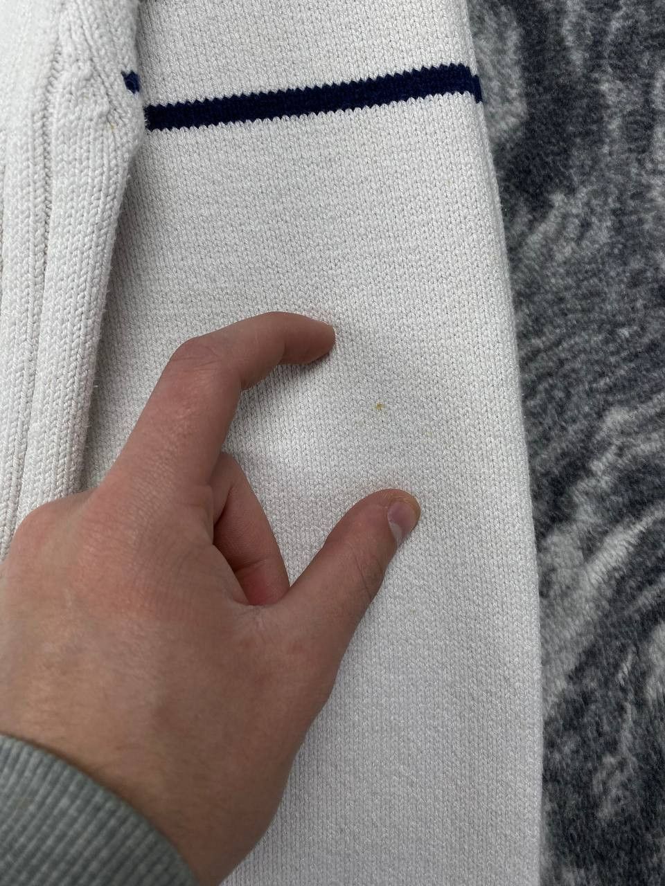 Versace Vintage Versace Sport Knit Sweater Big Logo Men Size M White Size US M / EU 48-50 / 2 - 18 Thumbnail