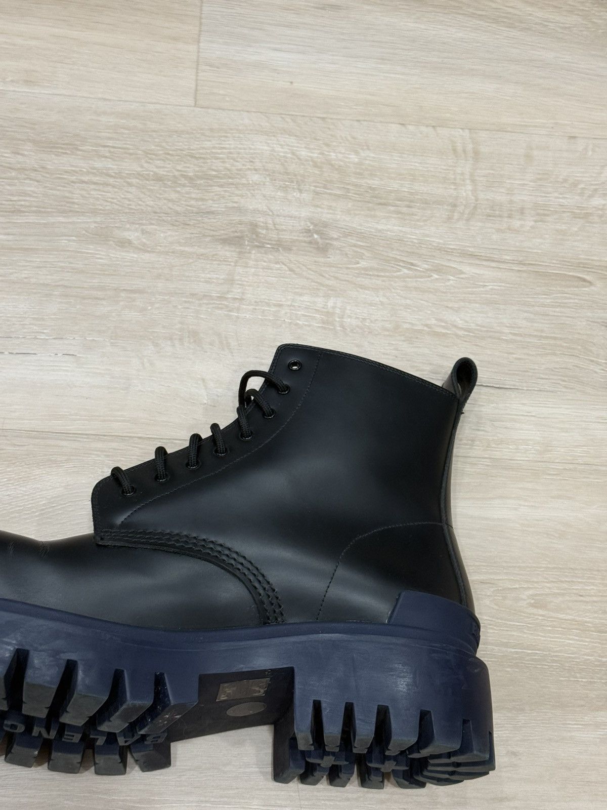 Balenciaga Balenciaga Strike Boots Size US 11 / EU 44 - 14 Thumbnail