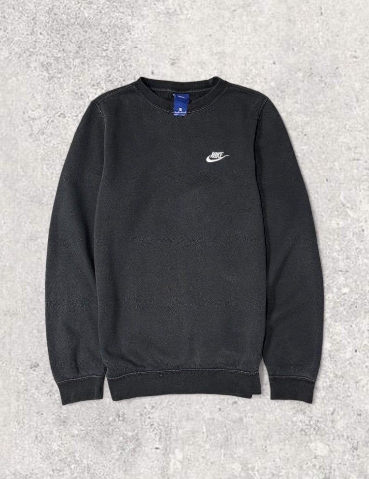 Nike × Vintage Vintage 00s Nike small logo washed black sun faded crewneck Size US XS / EU 42 / 0 - 1 Thumbnail
