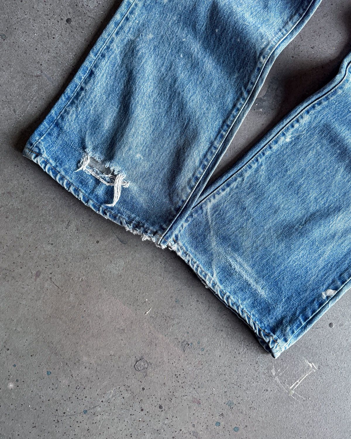 Levi's Vintage Clothing Vintage Distressed Levis Size US 32 / EU 48 - 3 Thumbnail