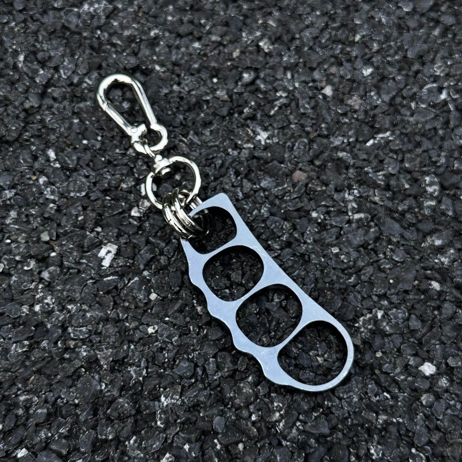 Jewelry Metal Brass Knuckle Keychain Clip, Edgy Men's Accessory Size ONE SIZE - 5 Thumbnail