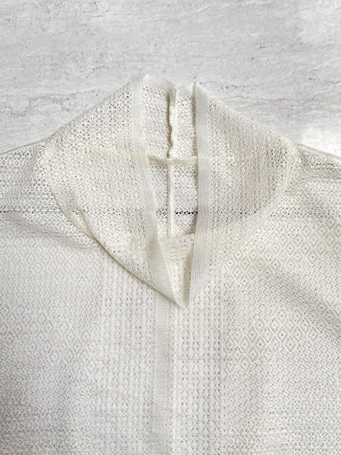 Uniqlo UNIQLO White Mesh T-shirt Size US XS / EU 42 / 0 - 9 Thumbnail
