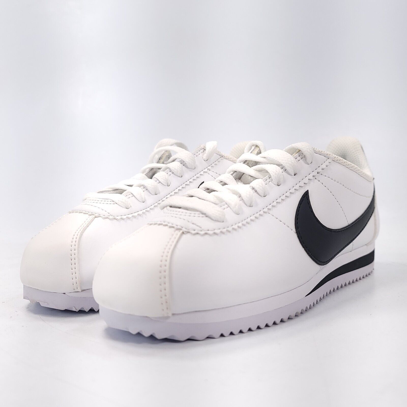 Nike Classic Cortez Shoe Women Size 5 807471-101 White Black