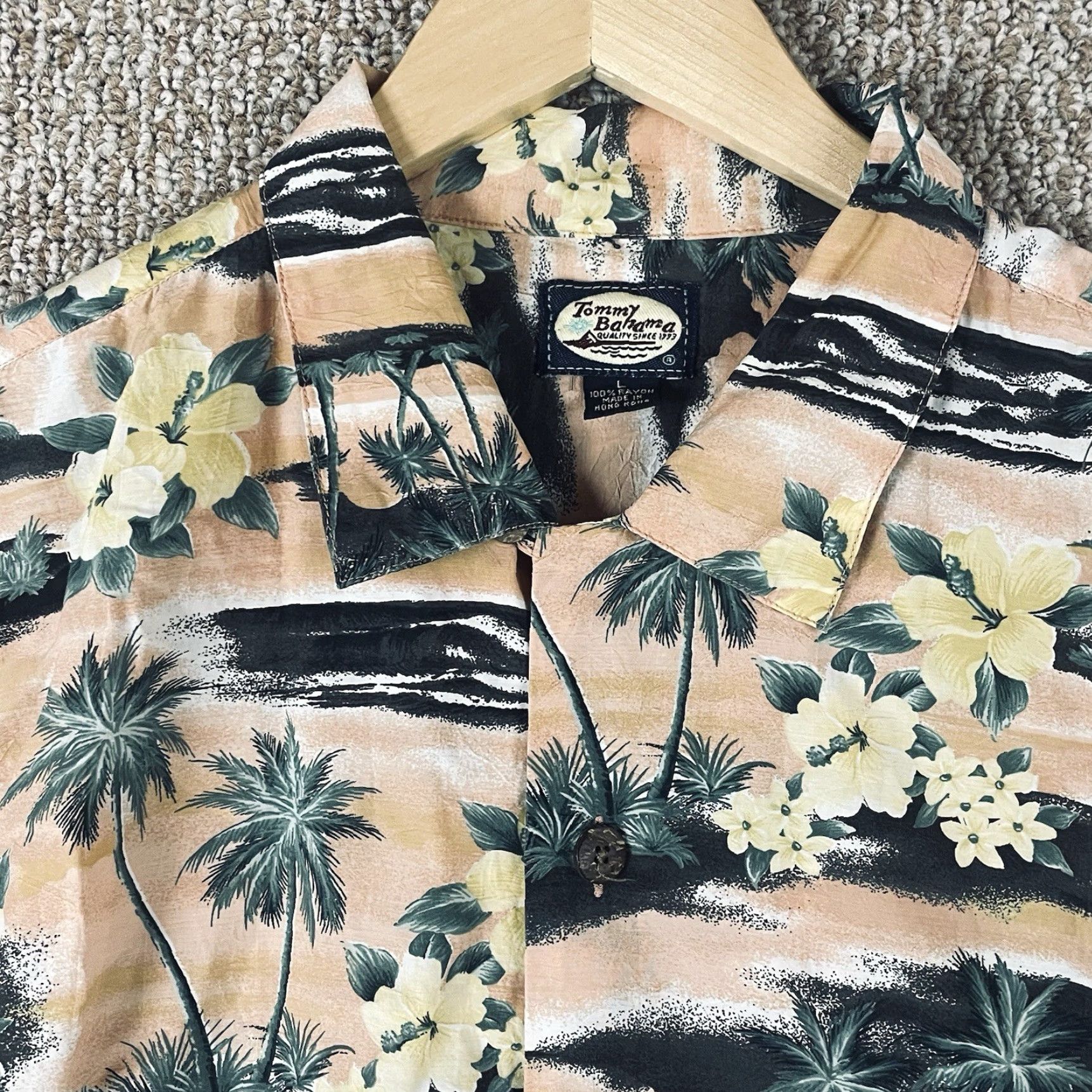 Tommy Bahama Tommy Bahama Shirt Mens L Resort Coconut Floral Rayon Button-Up Hawaiian Collar Beach Casual Size US L / EU 52-54 / 3 - 2 Thumbnail