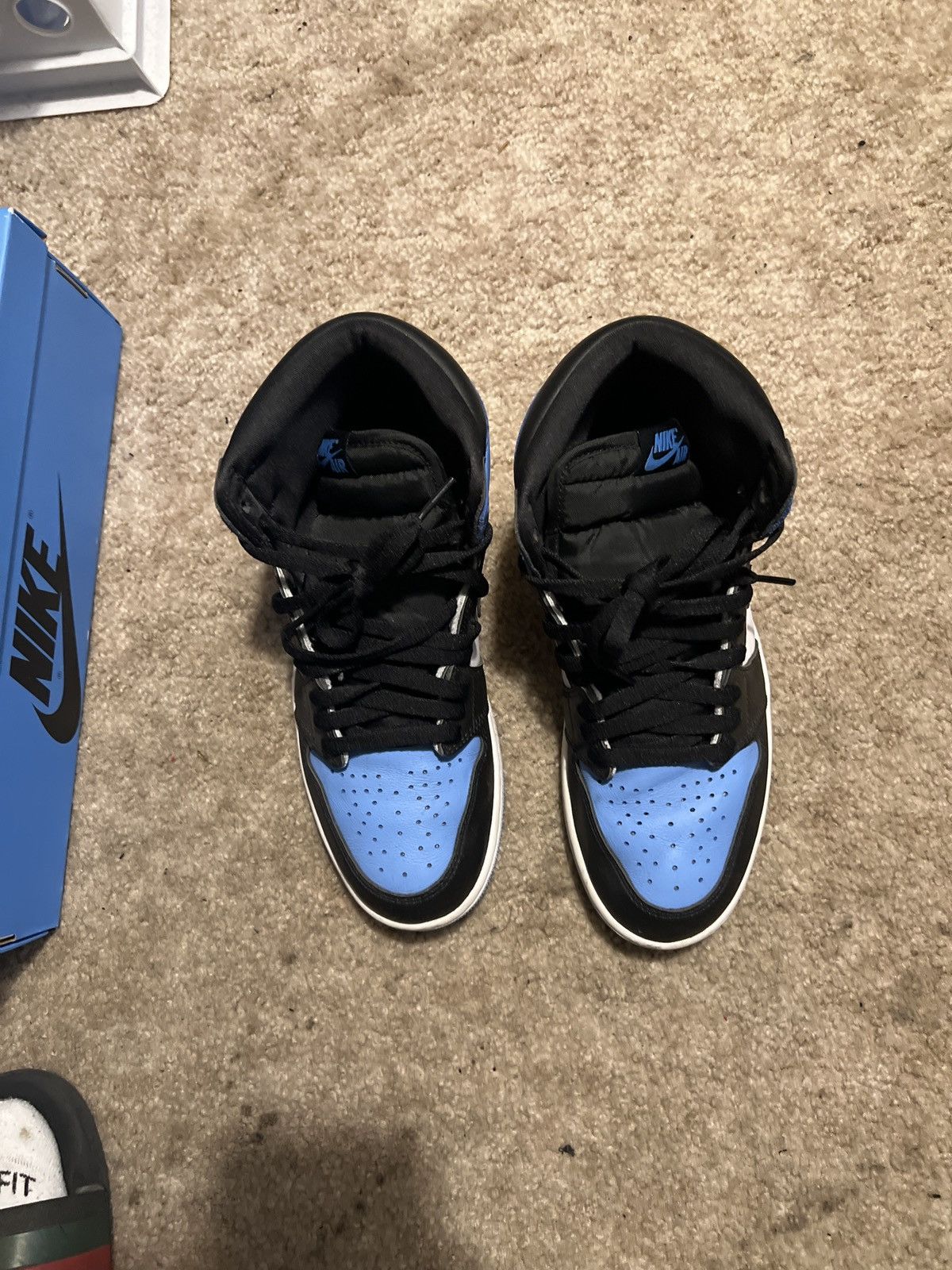 Jordan Brand × Nike Nike air jordan 1 unc toe Size US 9.5 / EU 42-43 - 10 Thumbnail
