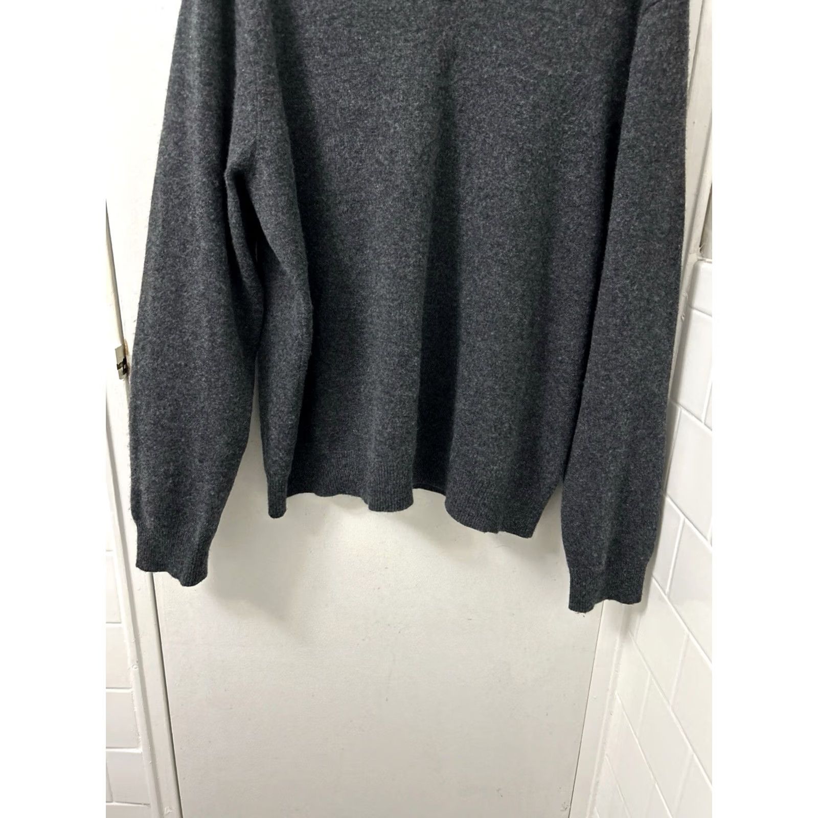J.Crew J Crew Cashmere Sweater Mens Large Charcoal Grey V Neck Pullover L/S Italian Size US L / EU 52-54 / 3 - 3 Thumbnail
