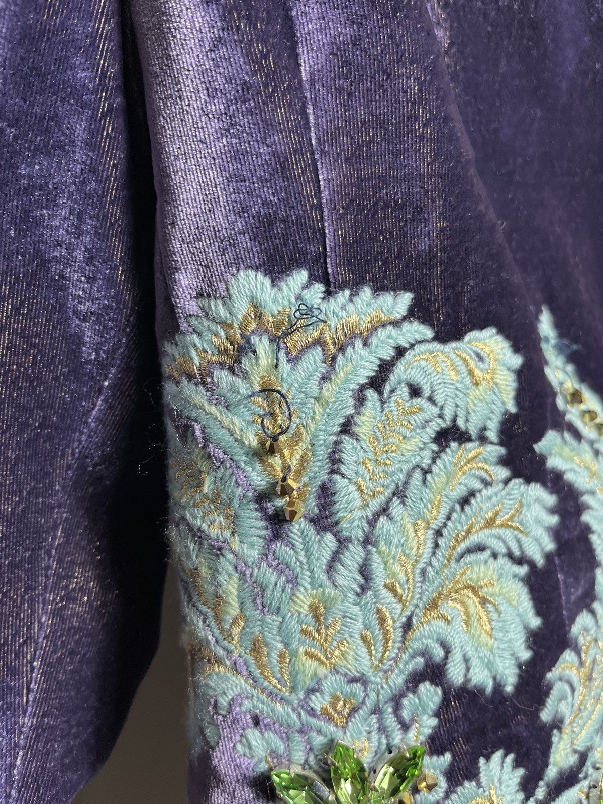 Blumarine blumarine jacket blazer embroidery flowers rayon purple velv Size S / US 4 / IT 40 - 11 Thumbnail