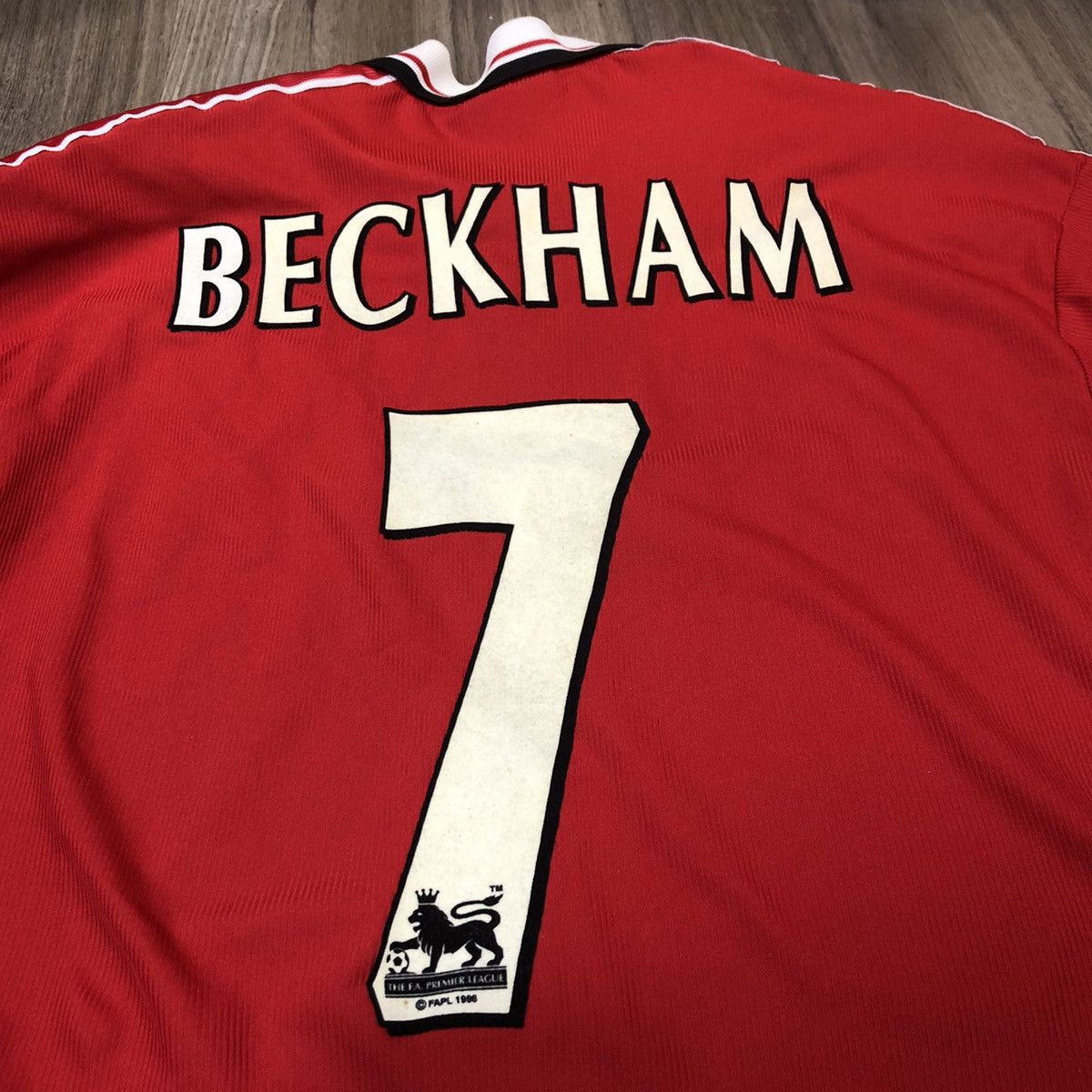 Umbro Manchester United 99/00 home shirt #7 Beckham Size US L / EU 52-54 / 3 - 6 Thumbnail