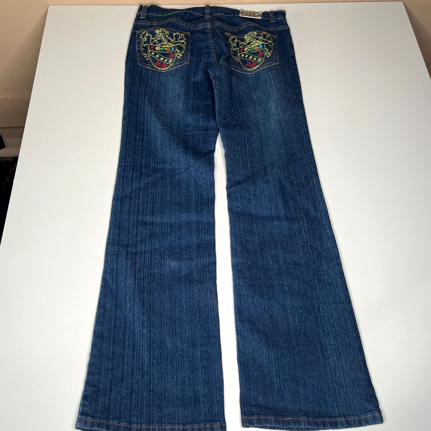 Coogi VINTAGE Coogi Jeans Women’s 3/4 Medium Wash Denim Embroidered Crest Pockets 5-Pocket Straight Regular Zip Size 24" / US 00 / IT 34 - 7 Thumbnail