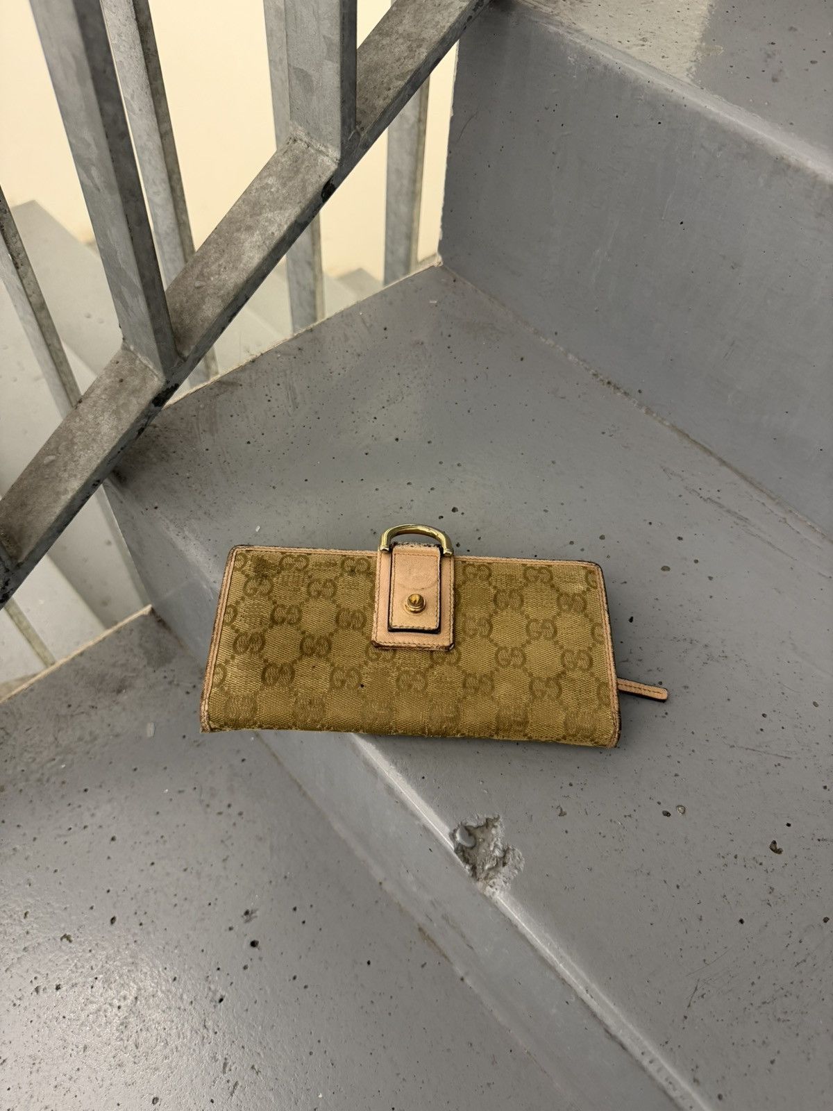 Gucci Gucci Monogram Wallet Size ONE SIZE - 1 Thumbnail