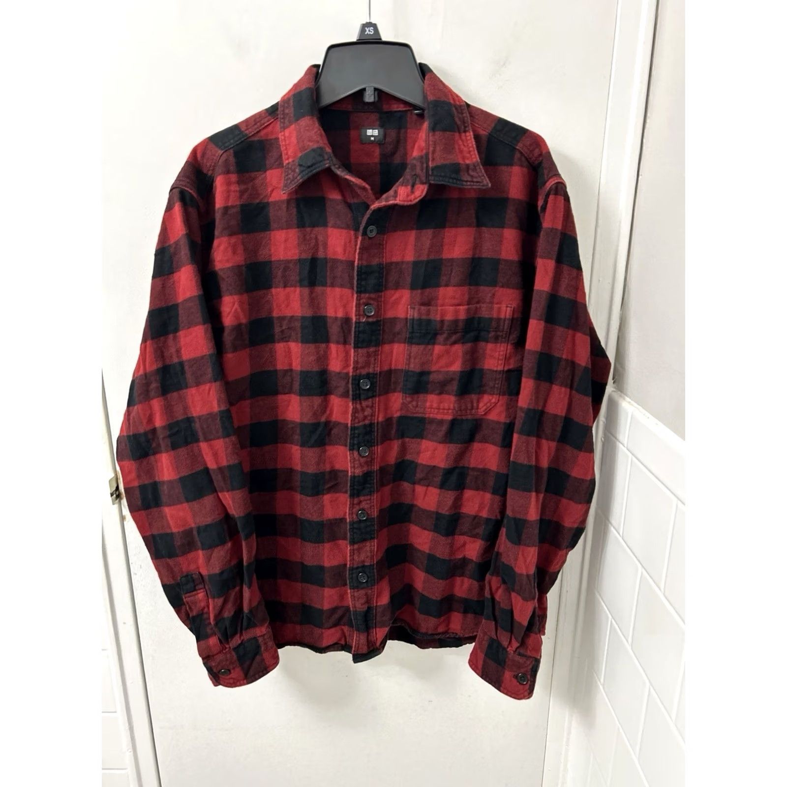 Uniqlo Uniqlo Button-Up Shirt Mens M Red Black Plaid Pocket L/S Casual Vintage No Size US M / EU 48-50 / 2 - 2 Thumbnail
