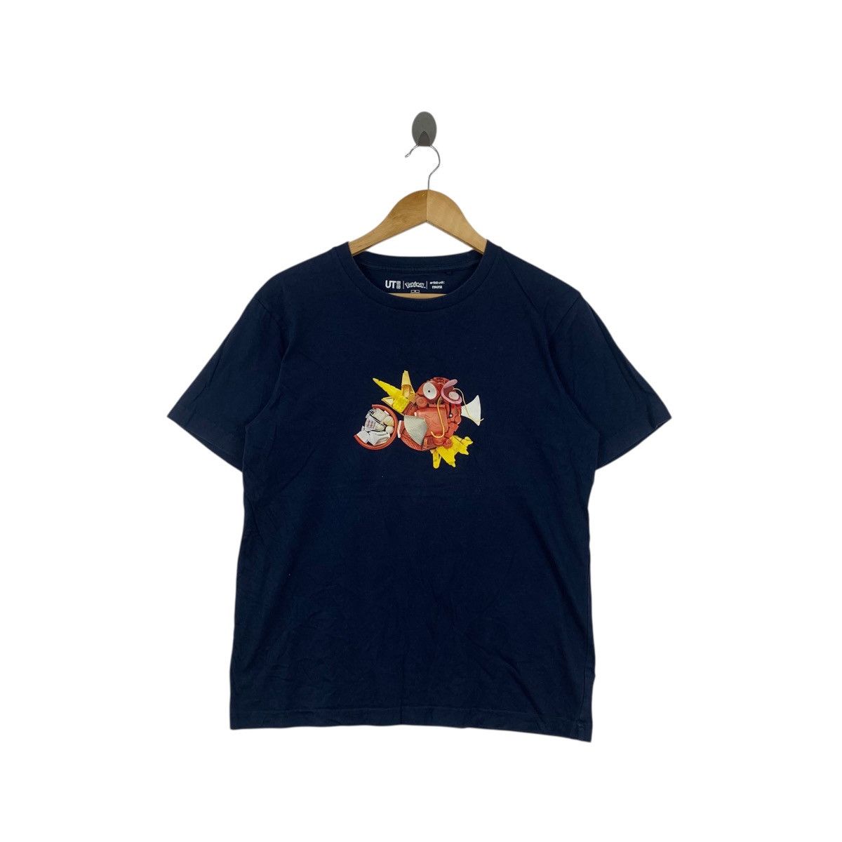 Uniqlo POKEMON x UNIQLO x MAGMA Magicarp Game Tee Shirt Top I Size US M / EU 48-50 / 2 - 1 Thumbnail