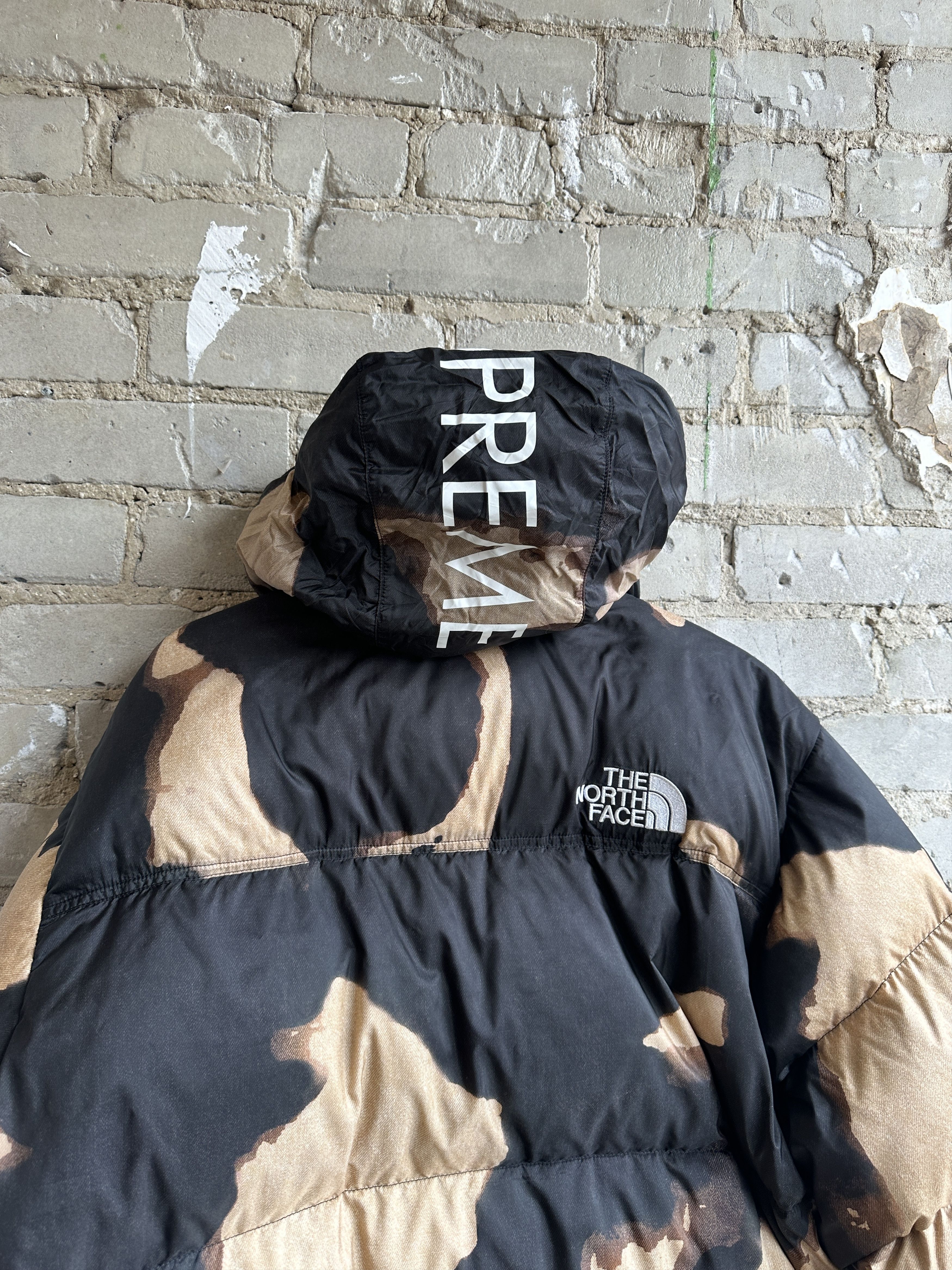 Supreme × The North Face Supreme x North Face Bleached Denim Puffer Jacket Size US XL / EU 56 / 4 - 2 Thumbnail
