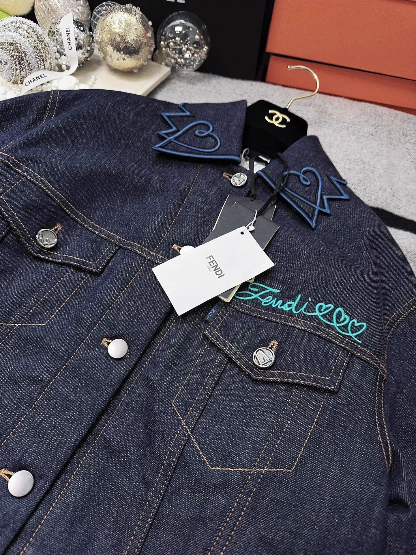Fendi Fendi Navy Heart Sequin Embroidery Collar Denim Jacket 36 Size XS / US 0-2 / IT 36-38 - 5 Thumbnail